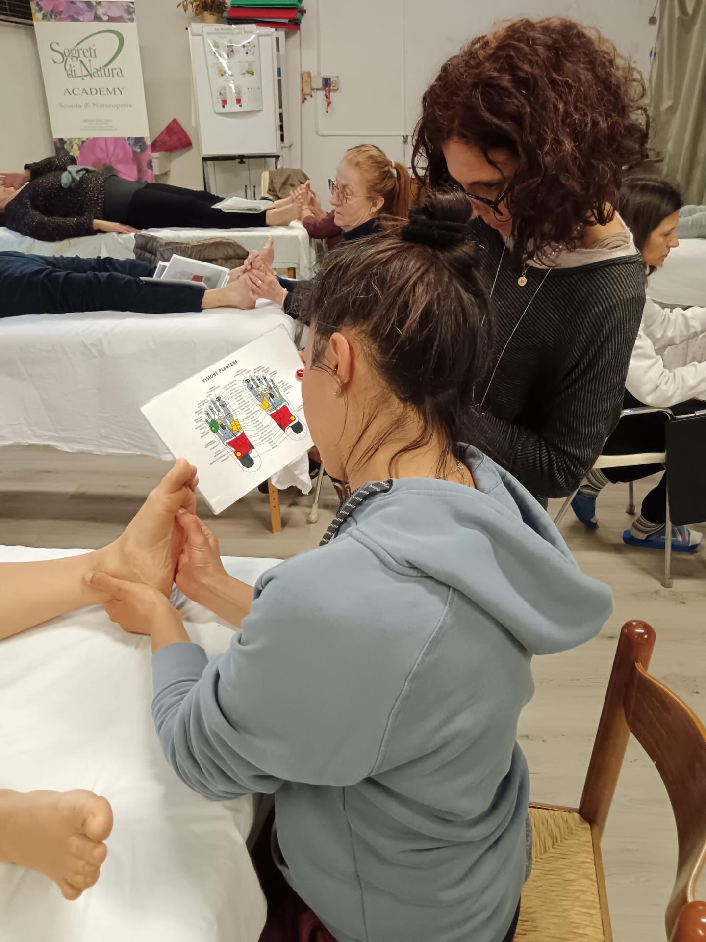 Cosa succede a SdN Academy Scuola di Naturopatia.
• Venerdì del Benessere con Rita Lucca una serata incentrata sulla Radiostesia.
• Spagiria erboristica con Raffaella Nannoni disponibile anche online
• Riflessologia plantare con con Giorgia Ceccolini
Vuoi conoscere la nostra scuola?
Prenota una classe gratuita.
Info: 3337812416
www.sdnacademy.it