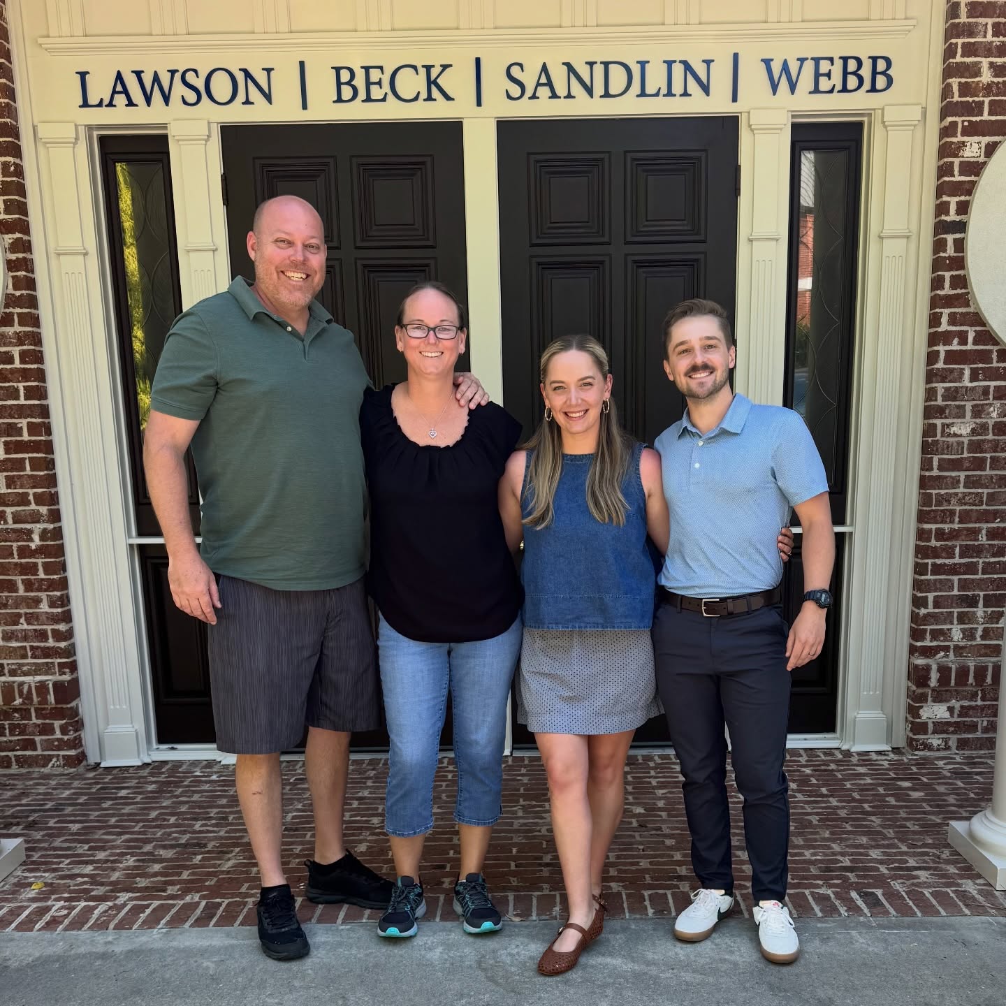 Congrats to Amy & Mike, aka GA’s newest residents! 🍑🏡🎉
We were referred this lovely couple at the beginning of the year while they were exploring making a move from Florida. We got them onboarded and prepared for buying their first home and we hit the ground running. We toured several areas around Metro ATL over the course of a few visits. We finally found the one and today it’s official!
#closingday🏡 #atlantarealtor #northatlantarealestate #georgiarealestate #georgiarealtor