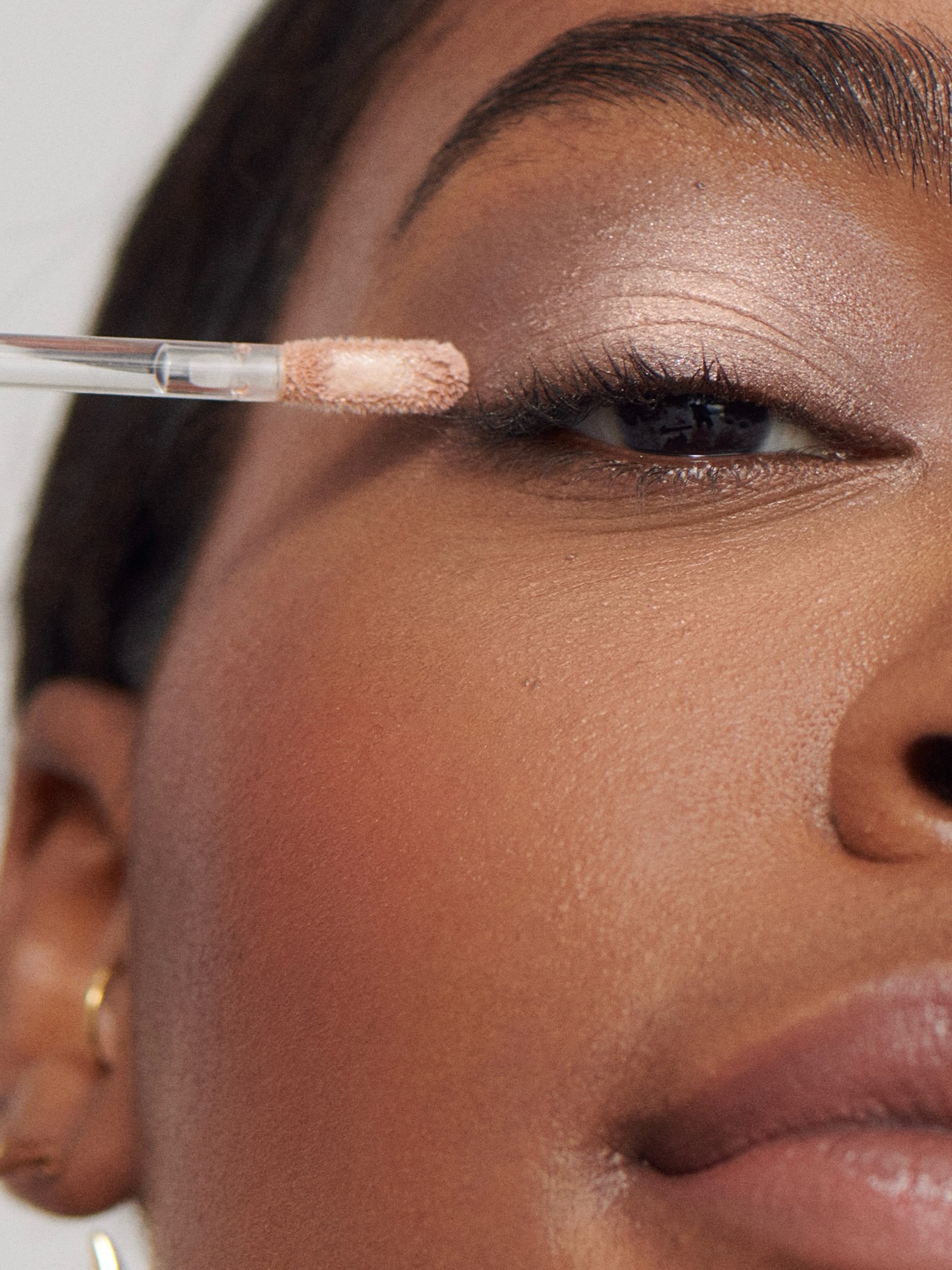 / Un regard lumineux, sans compromis ✨
Le Liquid Powder Eye Tint @iliabeauty se décline en teintes chromatiques aux reflets subtils, pour illuminer le regard en un geste. Sa texture fluide se transforme en un voile doux et poudré, facile à moduler selon vos envies.
Parfait pour un maquillage naturel en journée ou plus intense en soirée, il sublime les paupières tout en légèreté 😍
.
.
.
.
.
.
.
.
.
.
#beauteclean
#maquillagenaturel
#routinebeaute
#ilia
#regardlumineux