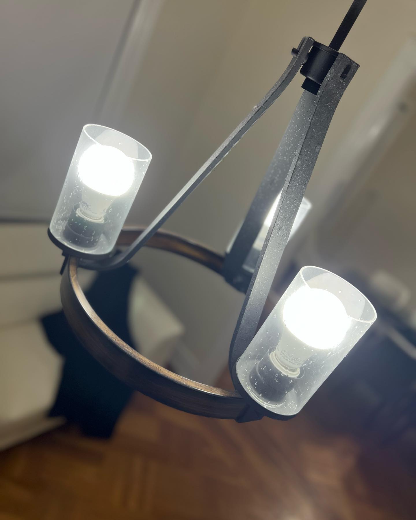 Closeup of the light fixture in the living room. Love the water droplets effect and the rustic vibe. More pics from this project to come...
#interiordesign #interiordesigner #designer
#interiors #m_design #interiordecor
#renovation #interiorstyle #interiorstyling
#interiorinspo #nyc #interiordesignnyc
#myhousebeautiful #myoklstyle #instahome
#instadecor #makehomeyours #mybhg #lighting #lightfixture