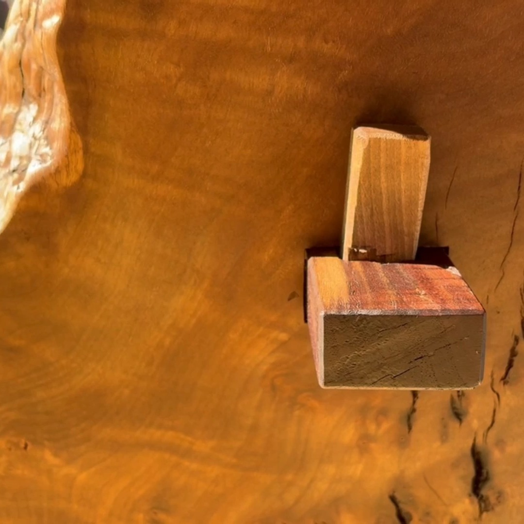 Walnut Wonder! This little piece was delivered a while ago and I'm just getting to the upload. Let me know what you think! Burly walnut with a mortise & tenon wedge joint. Thanks to @tahoeslab for the beautiful hunk of wood
#StumpfWoodworks #makegaragesdirtyagain