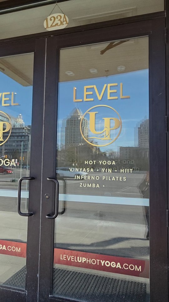 Sun’s out, vibes up ☀️ see you on the mat.
#LevelUp #NorthYork #BayviewVillage #HotYoga #HotPilates