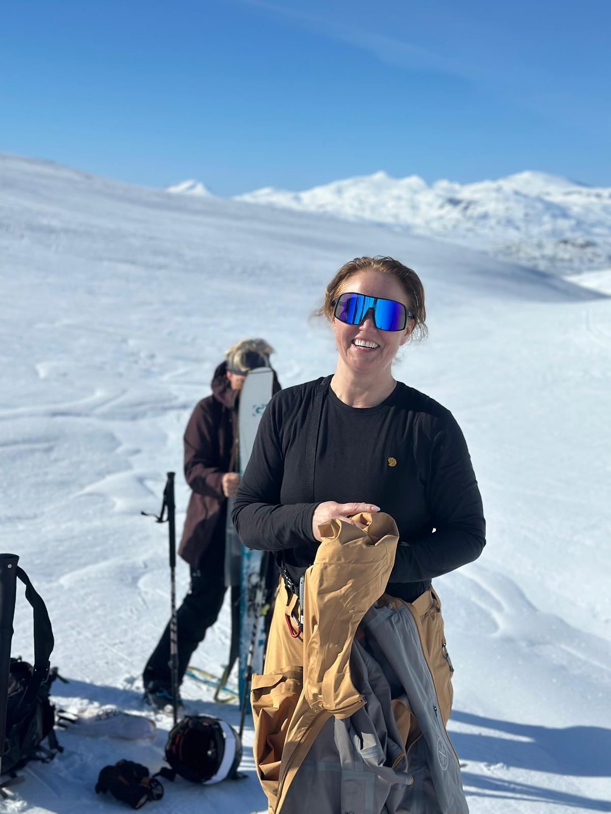 Solstrålar som skiner ikapp med solen i Riksgränsen! ☀️☀️☀️