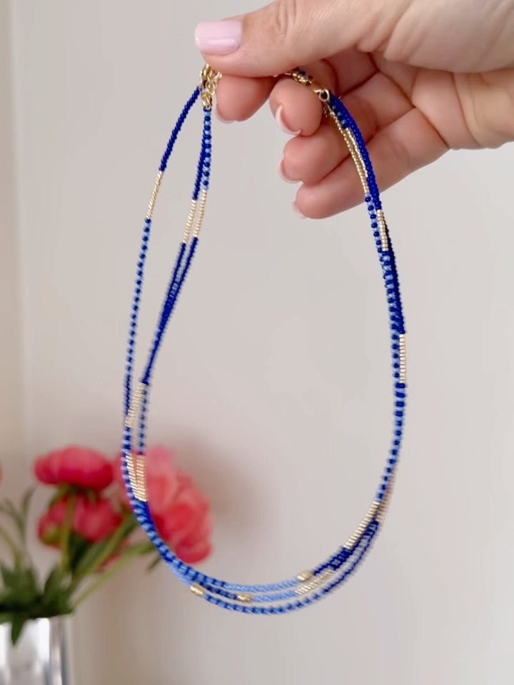 Blue like a clear sky, like the first warm mornings, and the energy of a new season 💙
Blue Serenity bracelet and a subtle chain— fresh, calm, and effortlessly elegant.
Available on www.lamano.no