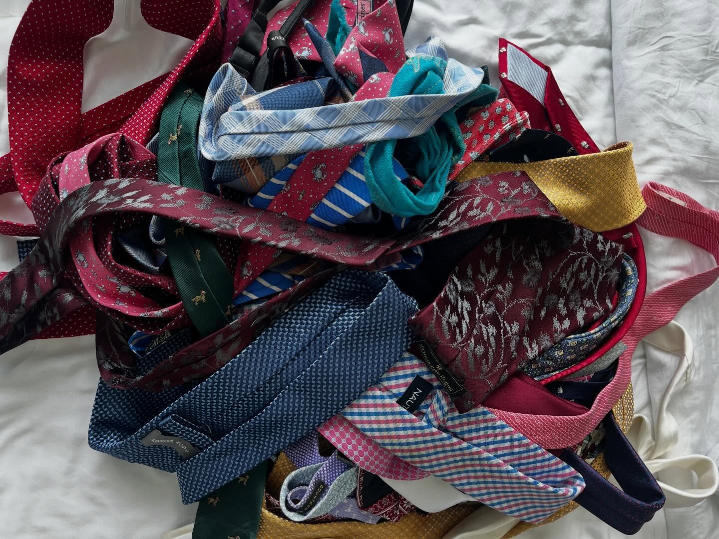 Getting dressed should be easy, not stressful. This client’s ties were jumbled with his belts and difficult to find.
Now, he can grab the tie he wants in a few seconds.
Ready to get your closet in order? DM me to schedule a phone consultation.