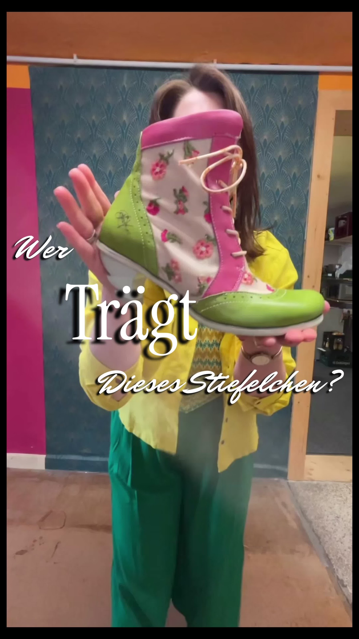 Immer wieder kommen KundInnen in mein Geschäft und fragen: wer kauft denn sowas? Bei diesem exotischen Exemplar kann ich diese Frage ganz genau beantworten. Dem Eject Cowbell bin nicht nur ich, sondern auch eine MärchenErzählerin und eine Künstlerin verfallen. Ebenso reitet sich eine Frau ein, die ich als Multitalent bezeichnen würde. #schuhe #traumpaare #geigerschuheundtextil #buylocal #nachhaltig