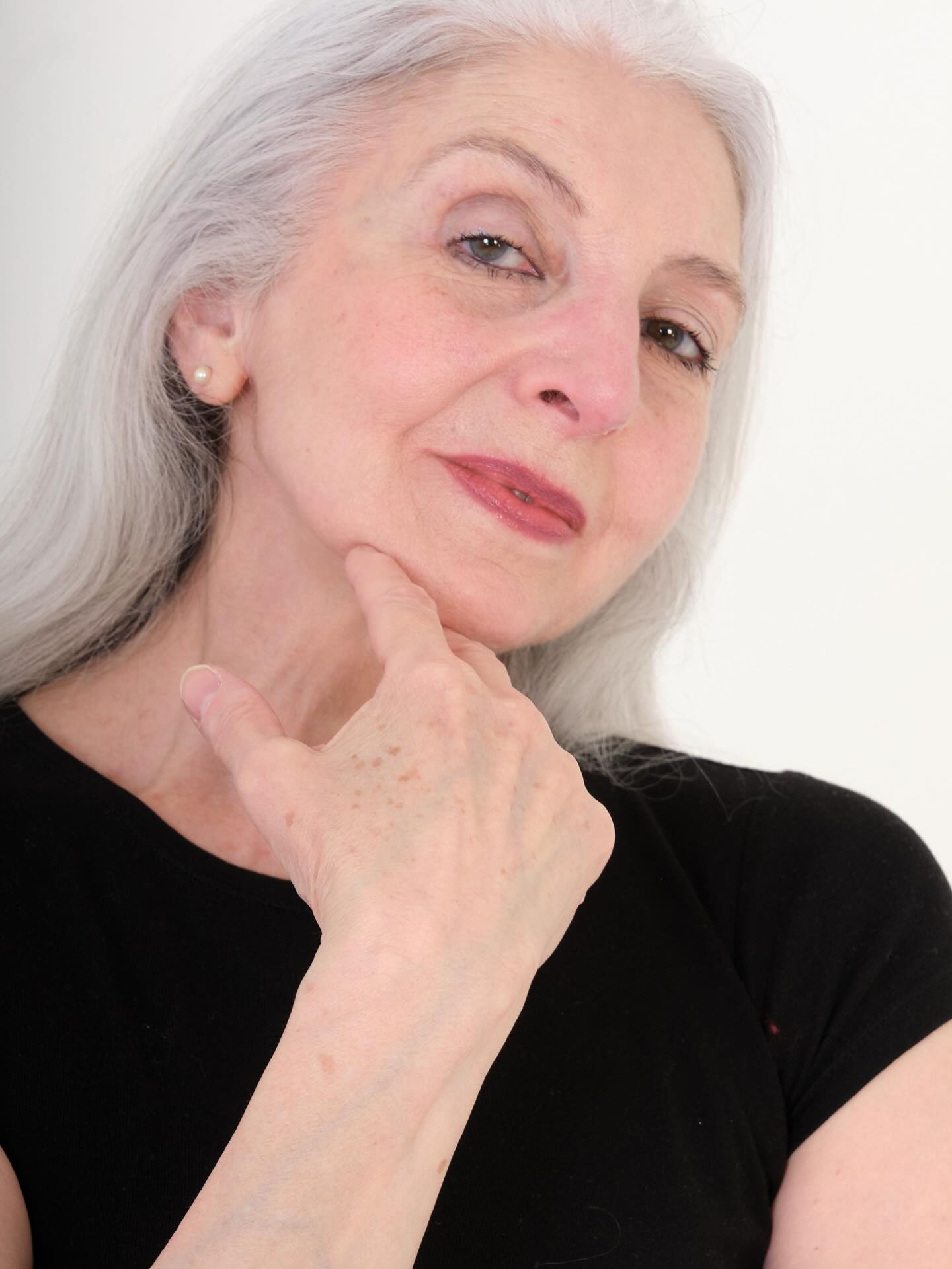 New polas! Thank you @mrsrobinsonmgt
( I will soon be 69 and yes I have slightly crooked teeth but it does not stop me from smiling)
@hunch.rep
#digitals #stillmodeling #feelinggood