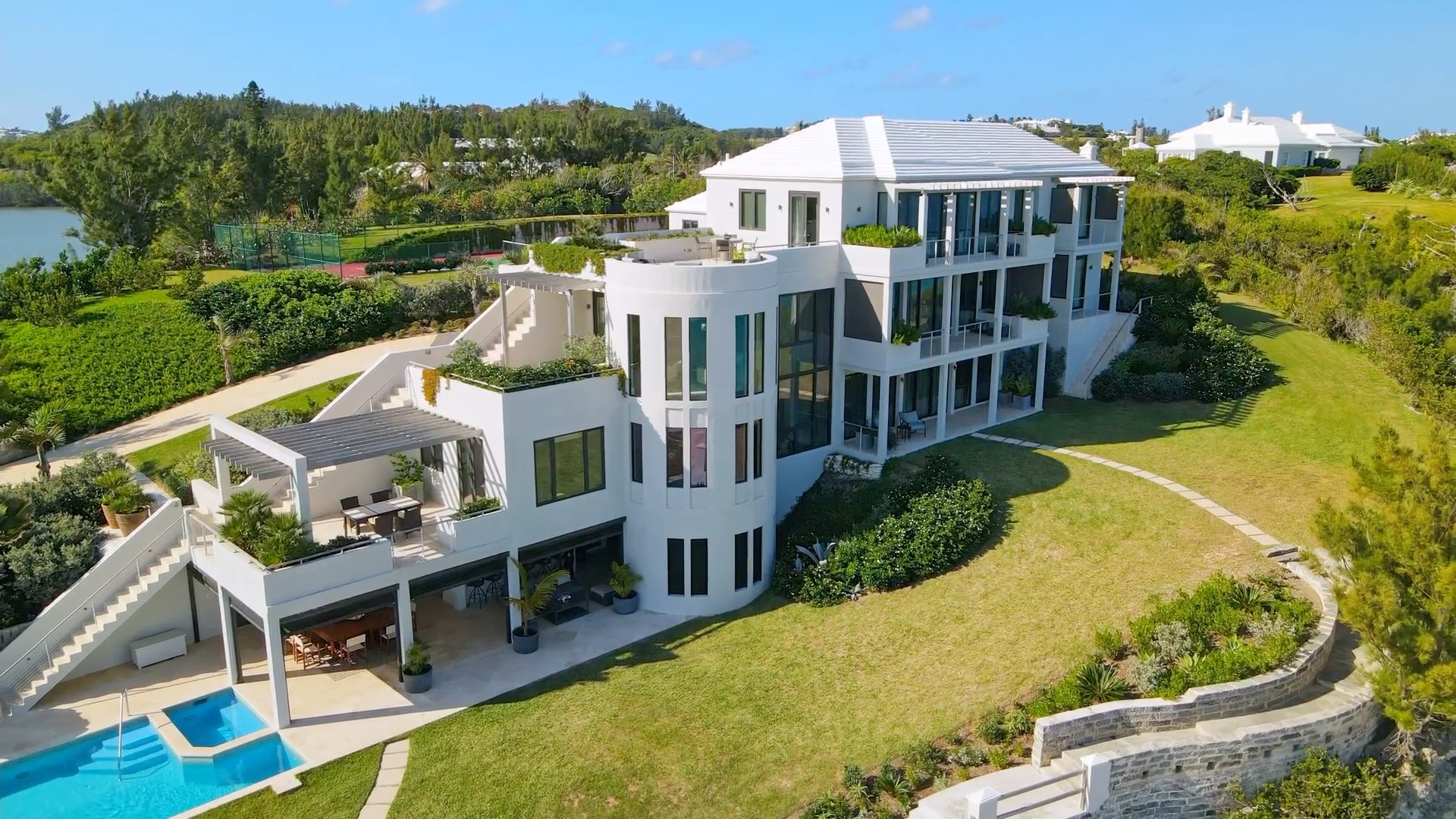 Experience the beauty of Bermuda at the Loren Residence! Enjoy stunning views of the ocean, luxurious amenities, and a relaxing atmosphere in a private estate ambiance located on the stunning South Shore of Bermuda. This exclusive property offers breathtaking views of the Atlantic Ocean and is surrounded by lush tropical gardens. The estate features a main house, two guest cottages, a pool house, and a private beach. The main house is a two-story, five-bedroom villa with a large living room, formal dining room, and a fully-equipped kitchen. Guests also have access to nearby Loren Hotel.
The pink sand beaches of Bermuda are some of the most beautiful in the world. The sand is made up of tiny pieces of coral and shells, giving it a unique pink hue. The pink sand is a result of the calcium carbonate from the coral and shells being broken down by the waves and mixed with the white sand. The pink sand beaches of Bermuda are a popular tourist destination, offering stunning views of the ocean and a variety of activities. At Loren at Pink Beach, guests can enjoy a variety of amenities, including a private beach, an outdoor pool, a fitness center, a spa, a restaurant, a bar, and a lounge. The resort also offers a variety of activities, such as snorkeling, kayaking, and paddle boarding. Guests can also take advantage of the resort's concierge services, which can help arrange activities and excursions.
For details info@dominiquedebay.com or by phone 1-212-752-1416 or WhatsApp 1-917-940-2407#DominiqueDebayCollection #TheLorenHotel #PinkBeach #Bermuda #LiveTheLorenLife #thelorenresidence