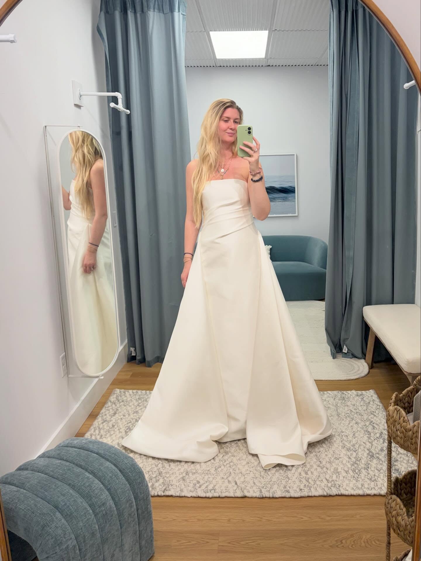 Borrowed this stunning @kyhabride gown for one of our brides this weekend… butttt now we’re not so sure we want to give it back 😎
The Ellery is here just for the weekend! Book your appointment online to come try her on!
And swipe for a little leg moment ✨