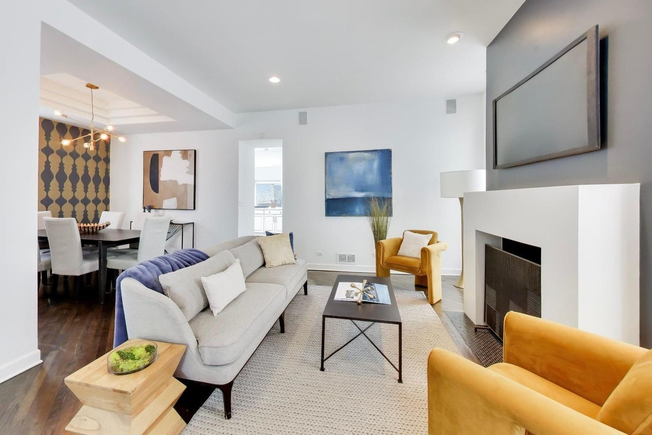 Mustard yellow and various shades of blue create a warm yet refreshing color palette, perfect for a living/dining space that feels both inviting and functional. #chicago #chicagorealestate #havenhomestager #chicagohomestaging #stagingworks #stagingsells #staging #homestaging