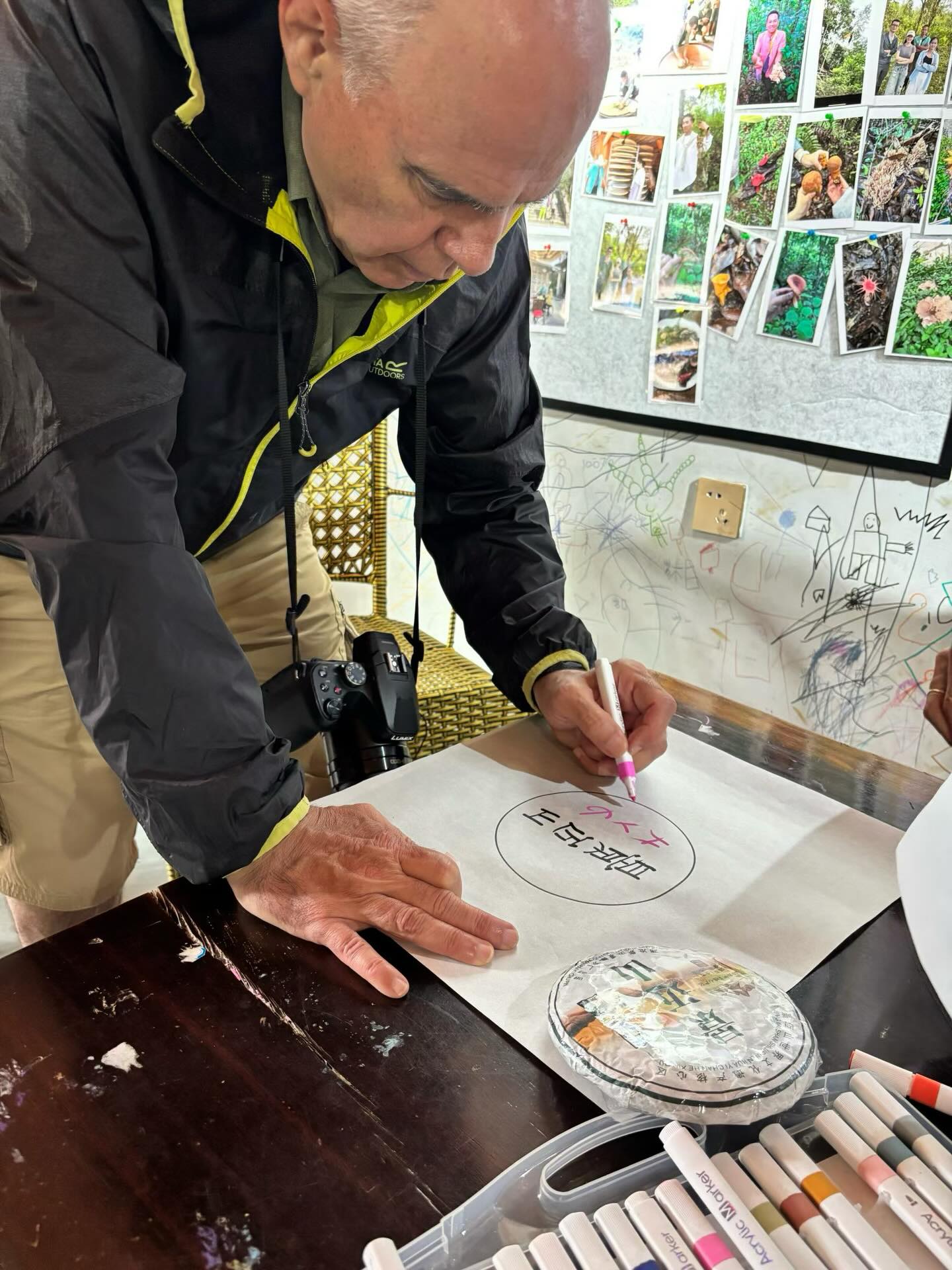 Not just a journey—this is a quiet step into living culture.
In Jingmai Mountain, our KiKi guests didn’t just see tea—they stepped into the world that has protected it for generations.
Among the Bulang people and Dai people villages, traditions are not performances—they are everyday life. Wooden homes, sacred tea forests, and rituals that quietly connect people to the land.
Together, we learned how to handcraft Pu’er tea—not as a technique, but as a heritage passed from hand to hand.
🍃 Leaves picked with respect
🔥 Fire shaping time and flavor
🫖 Stories poured into every cup
This is Yunnan beyond the surface—where culture is lived, not displayed.
And maybe, this is where travel becomes something more meaningful.
#kikiholidays #JingmaiMountain #YunnanTravel #PuErTea #AuthenticChina