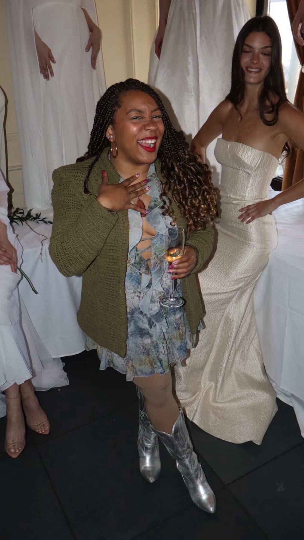 Let this be your reminder: It’s okay to be nervous. Nervous to dance, nervous to try, nervous to put yourself out there. Do it anyway. That’s where the growth lives. 🌱
I’m still working on it too confidence is a journey, not a destination. But one thing about me? I’m going to keep showing up and practicing until it clicks.
Huge thank you to @anya_panova for creating the most bomb choreography and giving me the space to grow. I’m a jazzy girl at heart and I got my entire life in class. Yall gotta in her class if you want some good training 🤏🏽 and the energy in the room is always amazing. Baby, you couldn’t tell me I wasn’t on stage with the @pussycatdolls , hunny. 💃🏽
VC: @twincitytv
#nycdancer #nycdanceclass #pussycatdolls #jazzchoreo #dancer