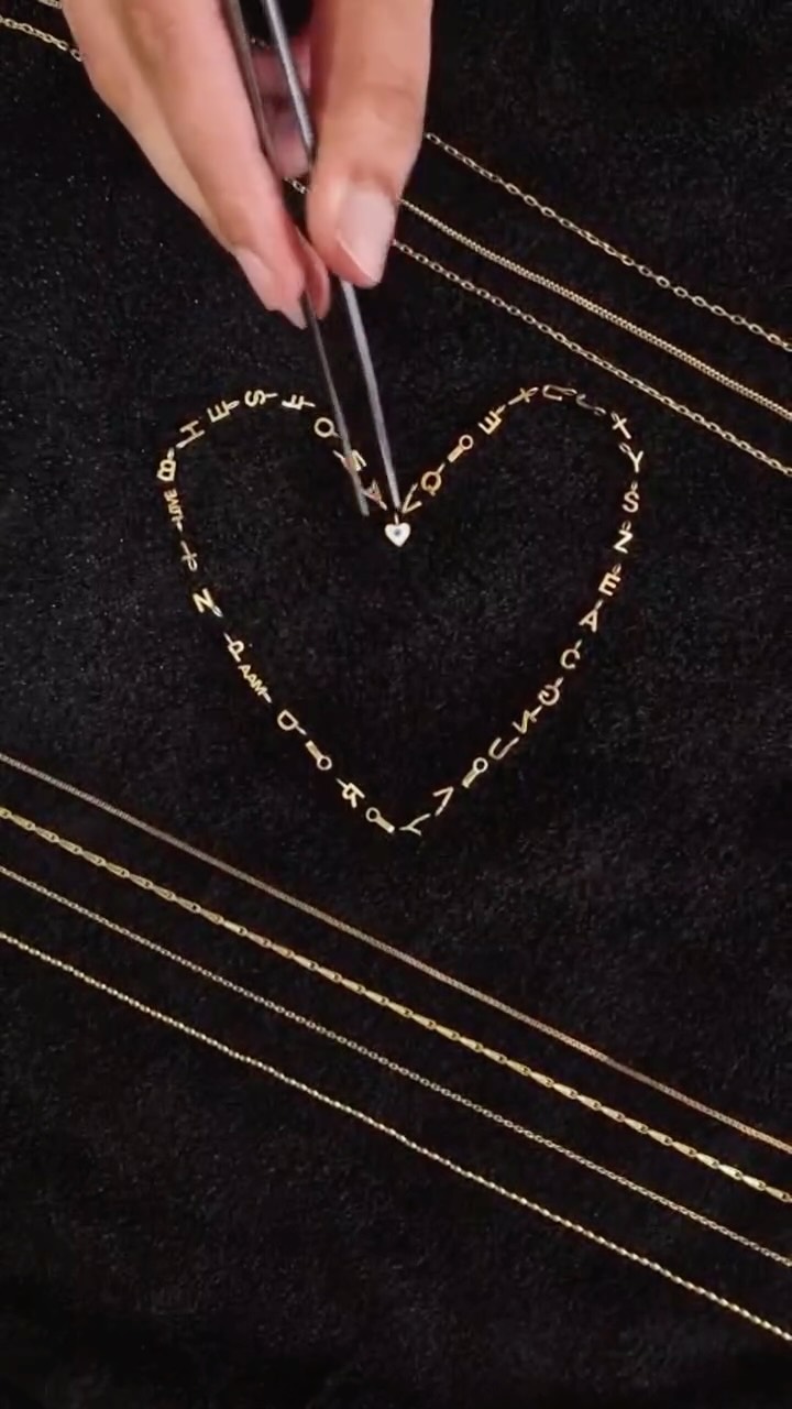 From choosing to wearing your permanent bracelet.
.
.
.
#PermanentBracelet #BraceletProcess #LuxuryJewellery #FineJewellery #SilgoldLuxury