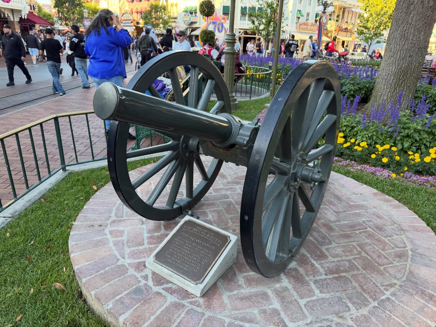 We’re gonna play a fun game this week: how many guns/cannons are at Disneyland? Post your guesses below.