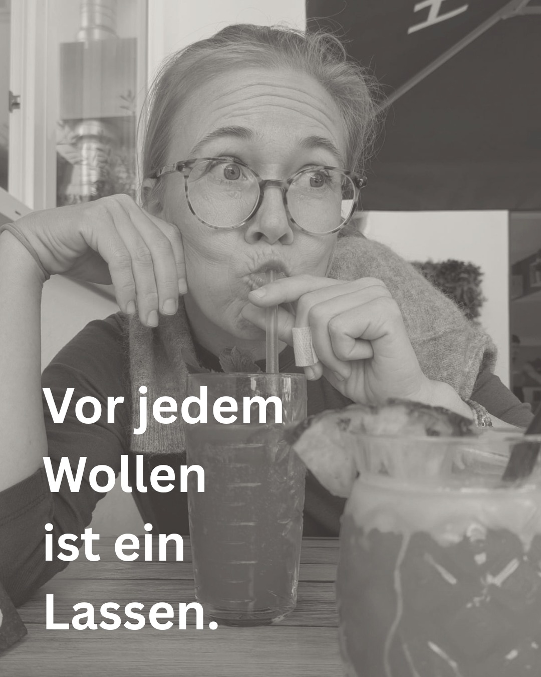 Du sagst endlich ja zu dem Weg, der dich erfüllt.
Komm mit der Kraft in Verbindung, die Veränderung nachhaltig möglich macht.
Impuls-Vortragsreihe
Outgrow yourself
Die Evolution in dir.
Ab Mi 15.4. 16:30-18:00 Uhr
Online
4 Termine
mit @birgit_himmelbauer und @anitakurzbauer
Anmeldung direkt bei uns:
Anita.kurzbauer@gmail.com oder birgit@himmelbauer.info
#gewohnheitenändern
#erfülltleben