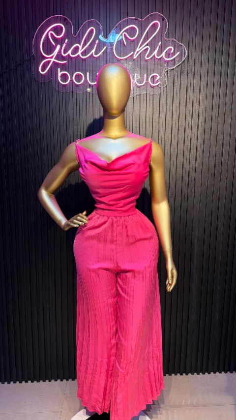 “NEW IN..!!! 👗✨“
🔍JUMPSUIT
COLORS : GREEN & PINK
PRICE:N39,900
SIZE US: S, M, L
SIZE UK: 8, 10, 12
AVAILABLE IN-STORE & ONLINE
HOW TO SHOP:
-SEND A DIRECT MESSAGE ON INSTAGRAM
-TELESALES AMUWO:08055190362
-TELESALES SURULERE:08055190368
WALK IN AMUWO: APPLE ESTATE PHASE 1,AMUWO ODOFIN.
WALK IN SURULERE: 27, ITIRE ROAD OPPOSITE COMMIT BUKKA.
#ootd #clothes, #trendingreels #NewArrivals, #Womenfashion