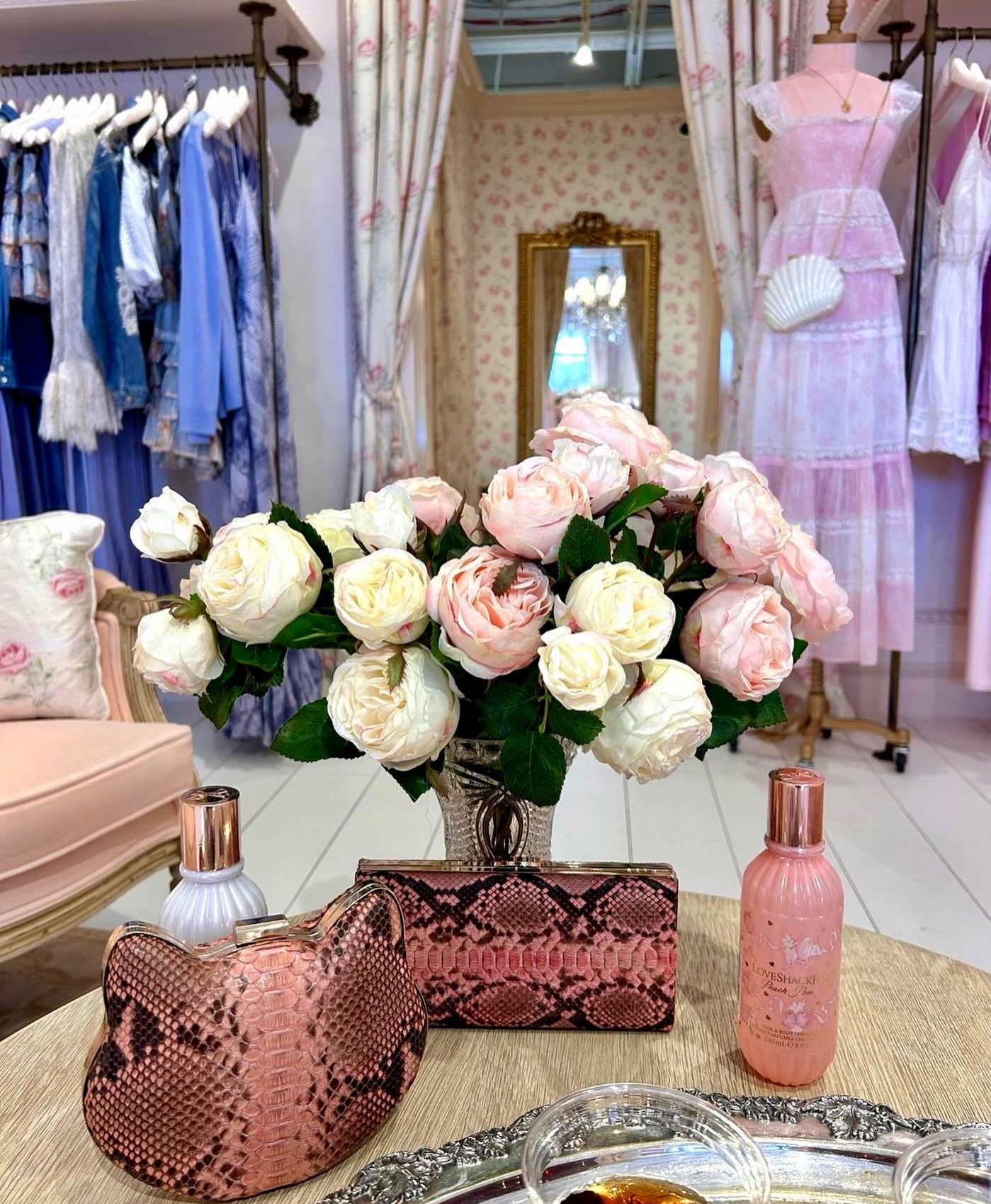 Today at @loveshackfancywilmette 💕
12–5 PM ✨
For the goddess who loves a little pink… Annie Handbags awaits.
#AnnieHandbags #Loveshackfancy #LuxuryHandbags #TrunkShow #OneOfAKind