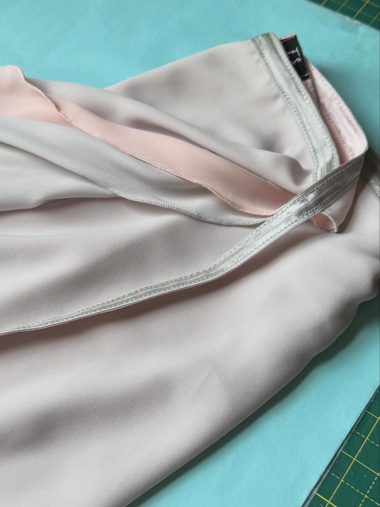 Two layer chiffon ballet wrap skirt
Reversible
Handmade to order
What colour combination would you choose?
This is Silverlight and Blush Pink and I love how it’s turned out.
https://www.fredasilk.com/product-page/two-layer-reversible-wrap-skirt
#dancewear #balletskirt #balletwrap #balletwrapskirt #balletoutfit