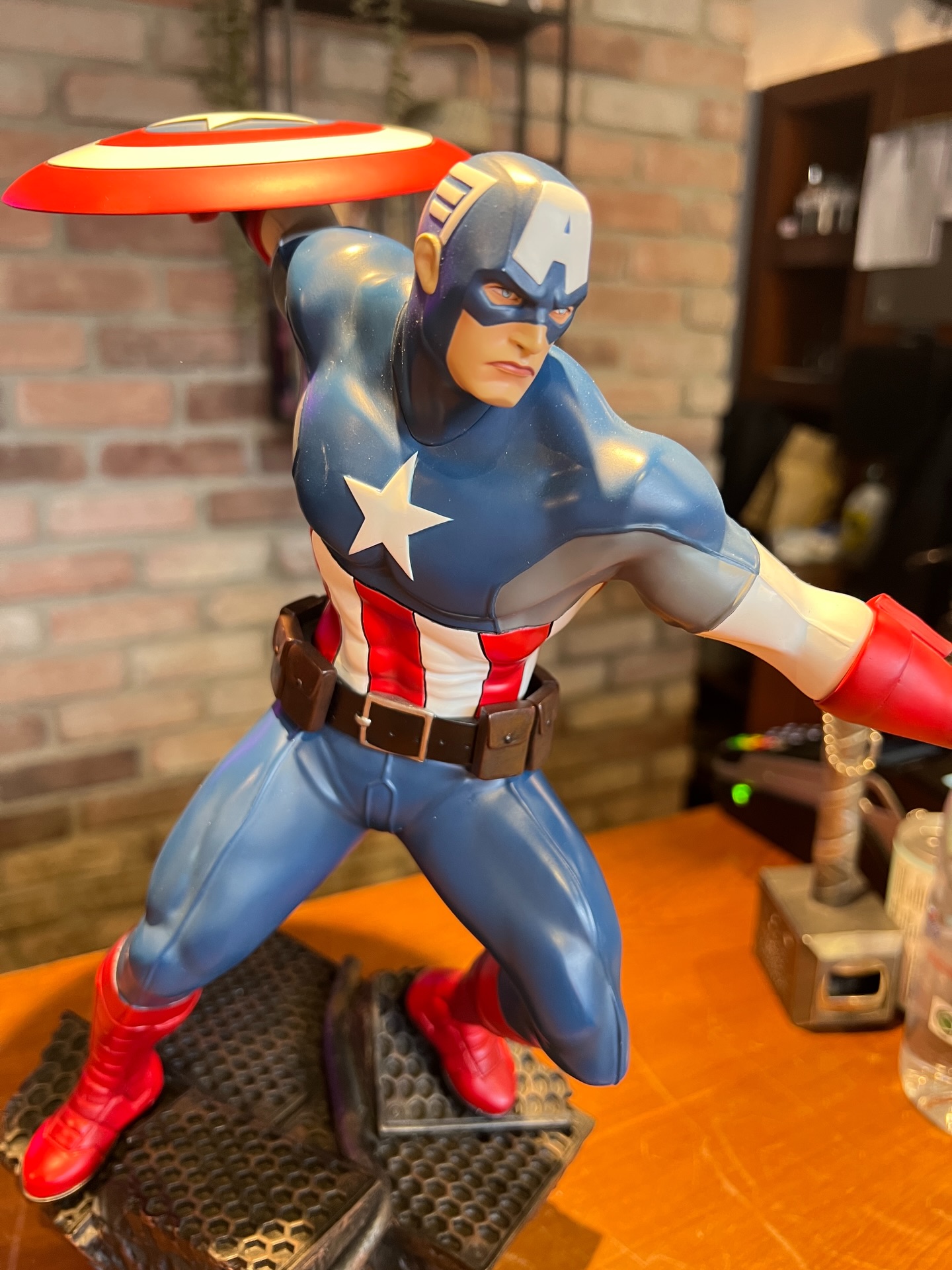 🛡️ Kalkan havada… aksiyon başlıyor!
Captain America’nın bu dinamik pozu koleksiyonluk vitrinde kendini direkt belli ediyor. Detaylar, duruş ve enerji 🔥 tam “lider” hissi veriyor.
Bu parça, koleksiyonuna karakter katmak isteyenler için net bir seviye atlatır.
DM’den fiyat bilgisi alabilirsiniz. Hero Cafe’yi ziyaret edip ürünü yakından inceleyebilirsiniz.
#captainamerica #marvelcollectibles #figurecollection #herocafe #ataşehir