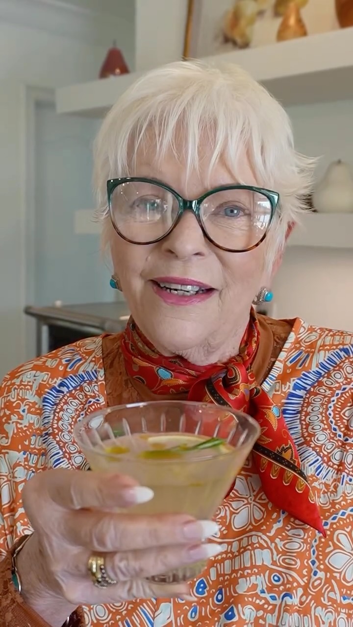 For my sister, April, who never needs alcohol to light up a room. Lemon Drop Martini 🍋🍸 from @drinkdryanddirty served in @graceeradesign martini glasses is bright, elegant, and full of spirit just like she is 💛
Recipe below and in my Substack (link in my bio)
3 oz Dry & Dirty Lemon Drop Martini
½ oz fresh lemon juice
2–3 slices fresh ginger
Ice
Lemon zest peel
Rosemary sprig
Light drizzle of lemon olive oil
Muddle ginger, add Lemon Drop Martini and lemon juice, shake with ice, and strain into a glass. Finish with lemon zest and a light drizzle of lemon olive oil. Enjoy!
#lemondrop #martini #mocktail #functionaldrink #recipe