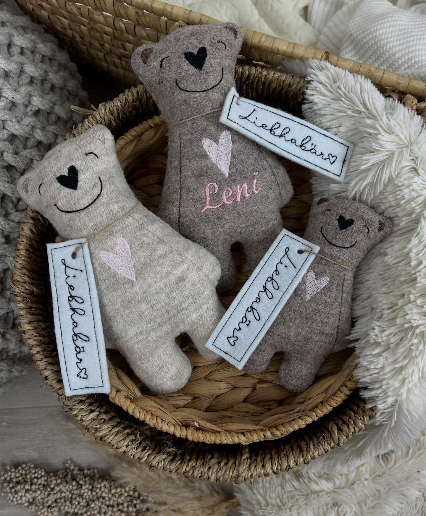 Der Liebhabär, eine süße kleine Geschenkidee für jede Gelegenheit.
artk-design.com
Stickdatei @cr_someone_lovely
#artkdesign #stickdatei #skandi #liebhabär #geschenkidee
