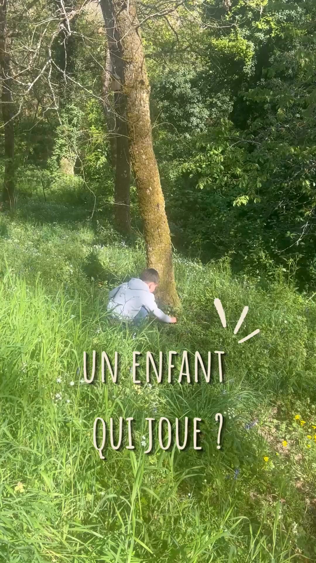 On dirait qu’il ne fait rien, assis au pied d’un arbre.
À regarder… quoi exactement ? Même moi je ne sais pas.
Mais il est resté là de longues minutes. Immobile. Absorbé.
Ce qui se joue en lui dans ces moments-là : la concentration, la patience, l’empathie pour le vivant...
Ça ne ressemble à rien de productif.
Et pourtant c’est exactement là que quelque chose se passe.
Offrir du temps dehors à un enfant, c’est pas toujours spectaculaire. Mais ce n’est jamais rien 💚
#naturepourenfants #missionsnature #enfantsnature #tempsdehors #familleaventurière #uneautreconnexion