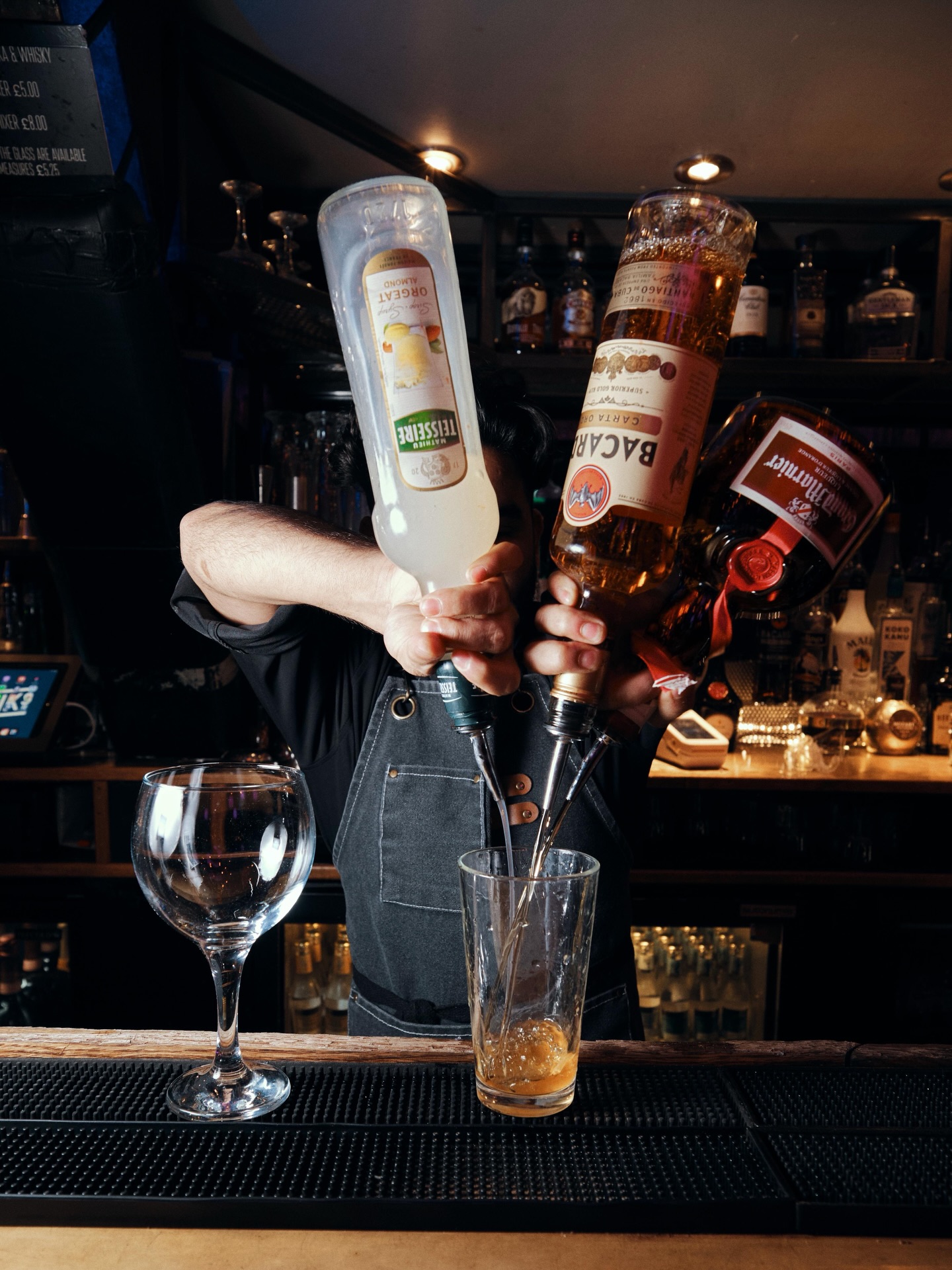 Mondays and Tuesdays 🍹 £7 Long Island Iced Teas, all night long with your student ID 🔥
#Hanks #Oxfordbar