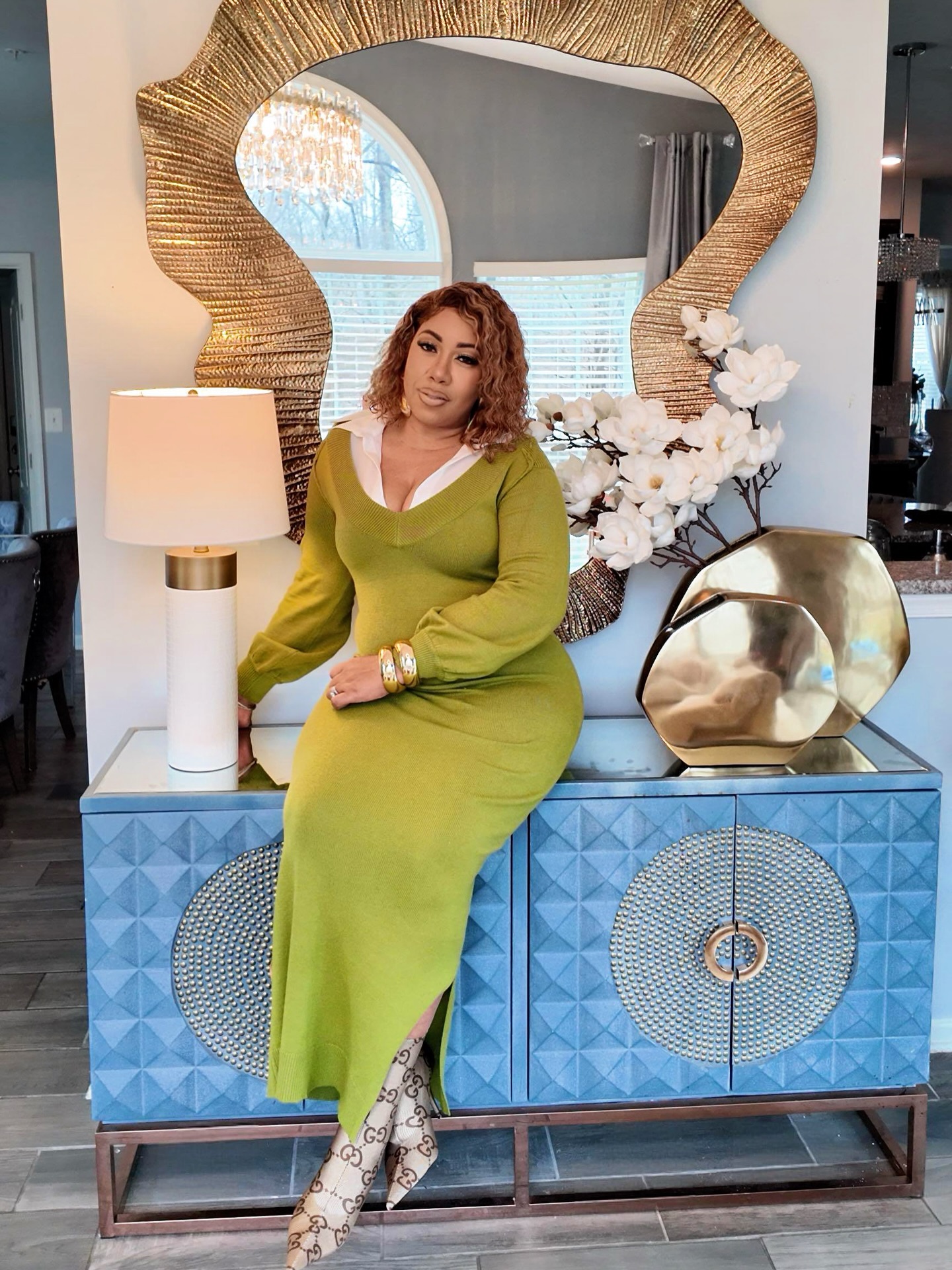 This corner might be one of my favorite moments right now ✨
Still not over how everything came together. It provides the perfect backdrop💕 so I had to do a photo shoot 📸
What’s one thing you would change in your space right now?