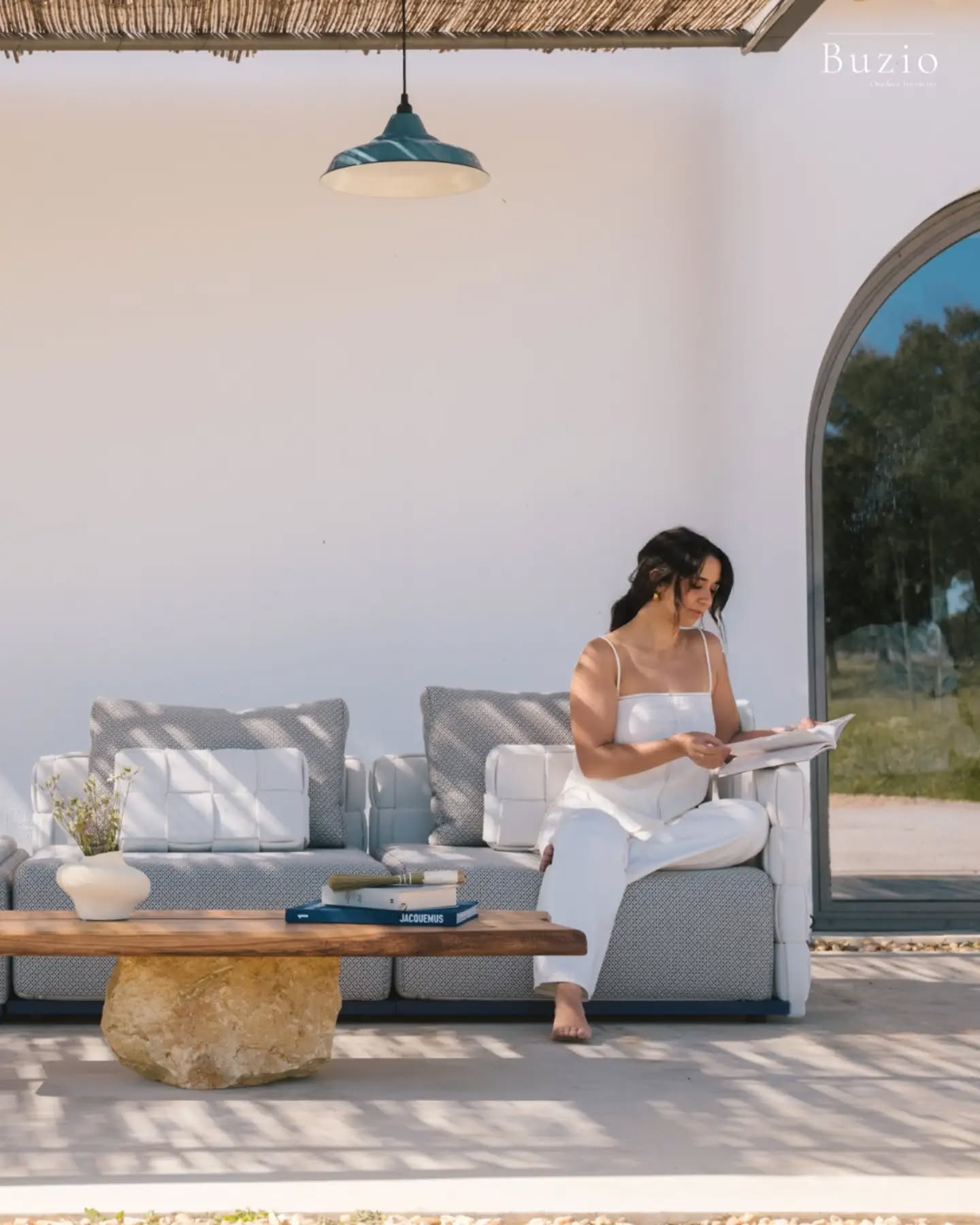 Coleção Riviera, para desfrutar ao seu ritmo.
Mesa de @carvedwood.design
Fotografias de @twelvefour.studio
#slowliving
#relaxing
#sofamodular
#sofaoutdoor
#buziooutdoor