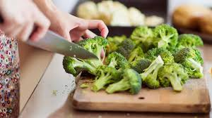 ¿Tienes diabetes y crees que una dieta “saludable” siempre ayuda? No siempre es así. Aprende cómo keto, ayuno y opciones plant‑based pueden elevar tu glucosa y qué cambios considerar. Lee más en el link en bio. Link in Bio #Diabetes #Nutrición #Salud #Glucosa