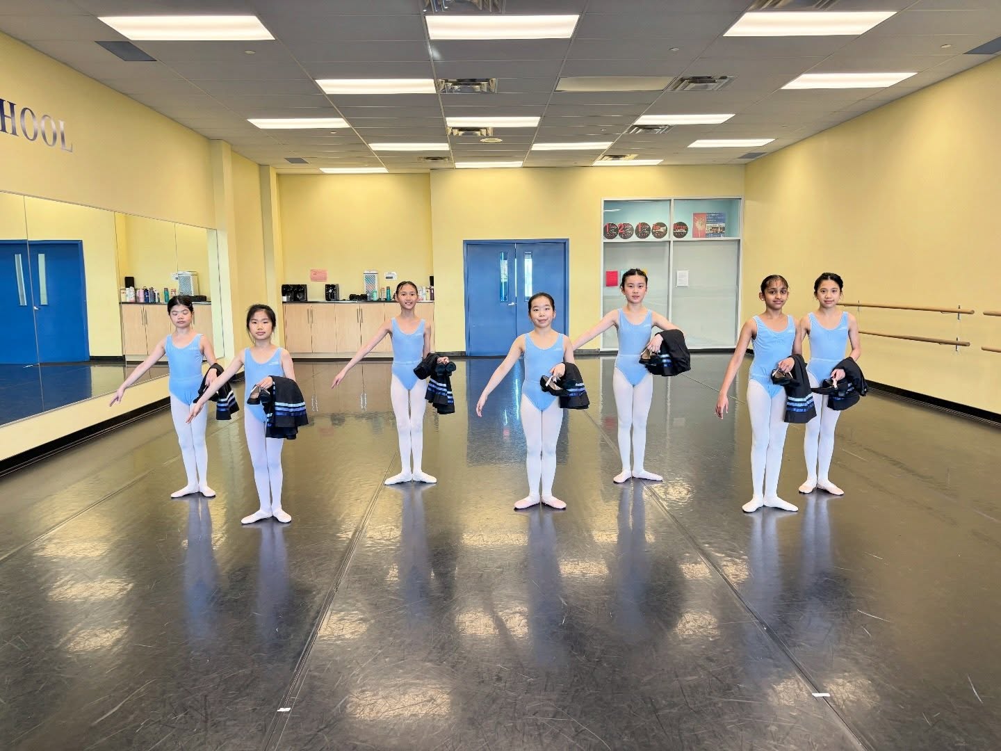 Preparing for exams, one step at a time 🩰✨
Focus, discipline, and a little bit of courage—ready to shine.#ballet #balletschool #balletstudents #royalacademyofdance #radballetexam