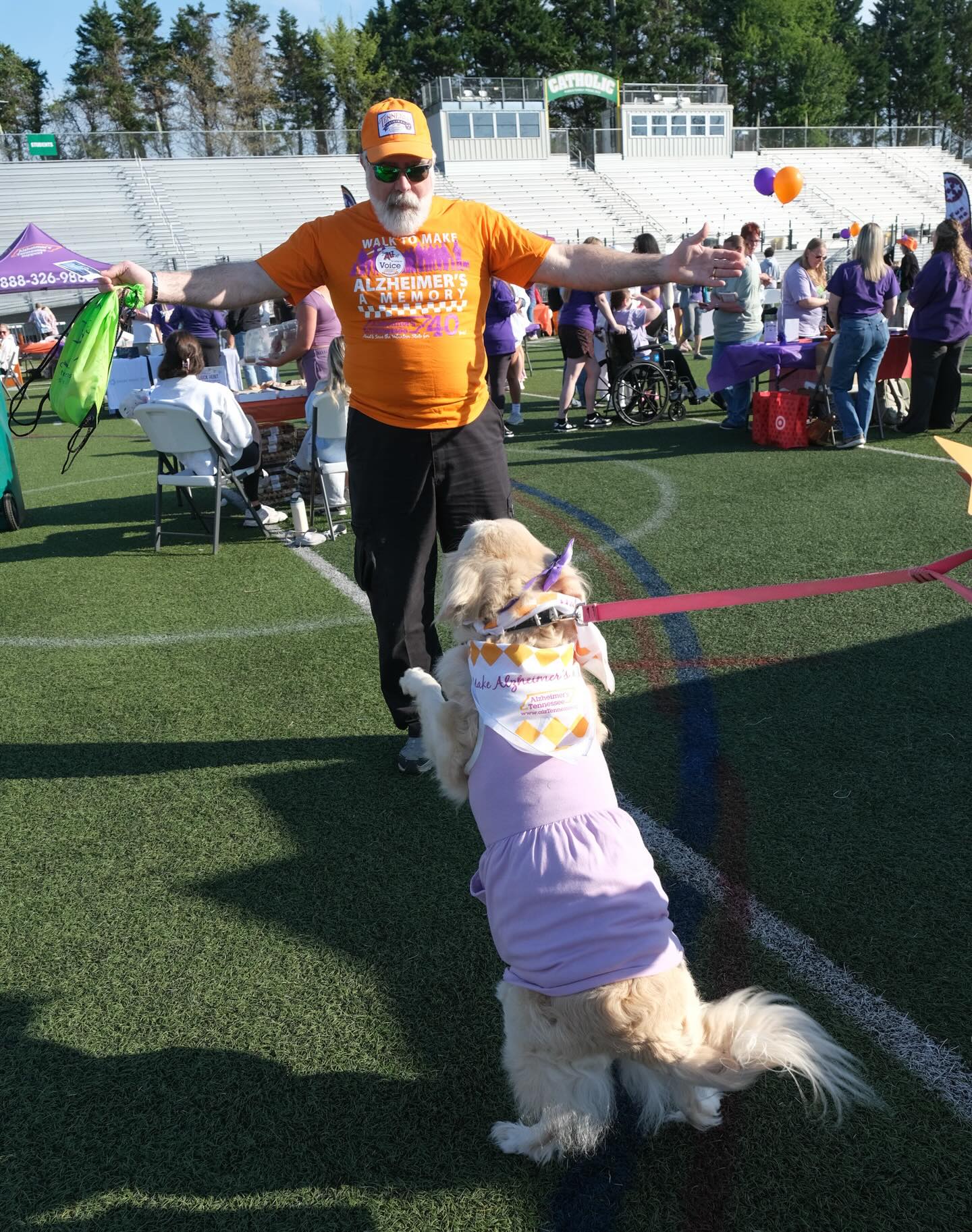 At the Alzheimer’s Tennessee Walk Saturday when I saw this dog see her favorite human! Joy in three frames! @alzheimerstennessee @shannondale_tn #Lacey