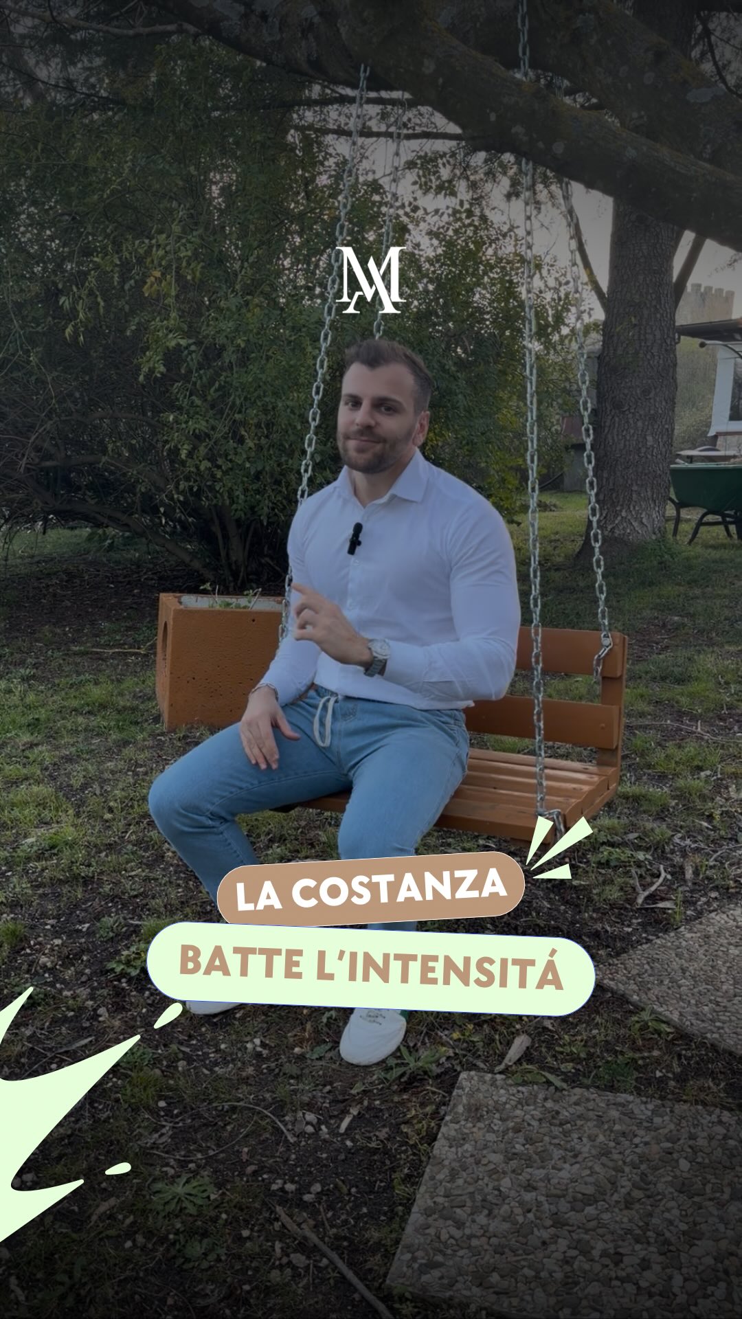 Per dimagrire devi allenarti tutti i giorni? 🏋🏻♀️
L’errore più comune è fare tutto al massimo.
�Dieta super restrittiva + ore in palestra ogni giorno ❌
Risultato? Parti forte e poi.. molli subito.
Se parti da zero, scegli la gradualità:�👉 alimentazione flessibile�👉 allenamenti sostenibili
Perché non vince chi fa di più,�ma chi è costante 💥