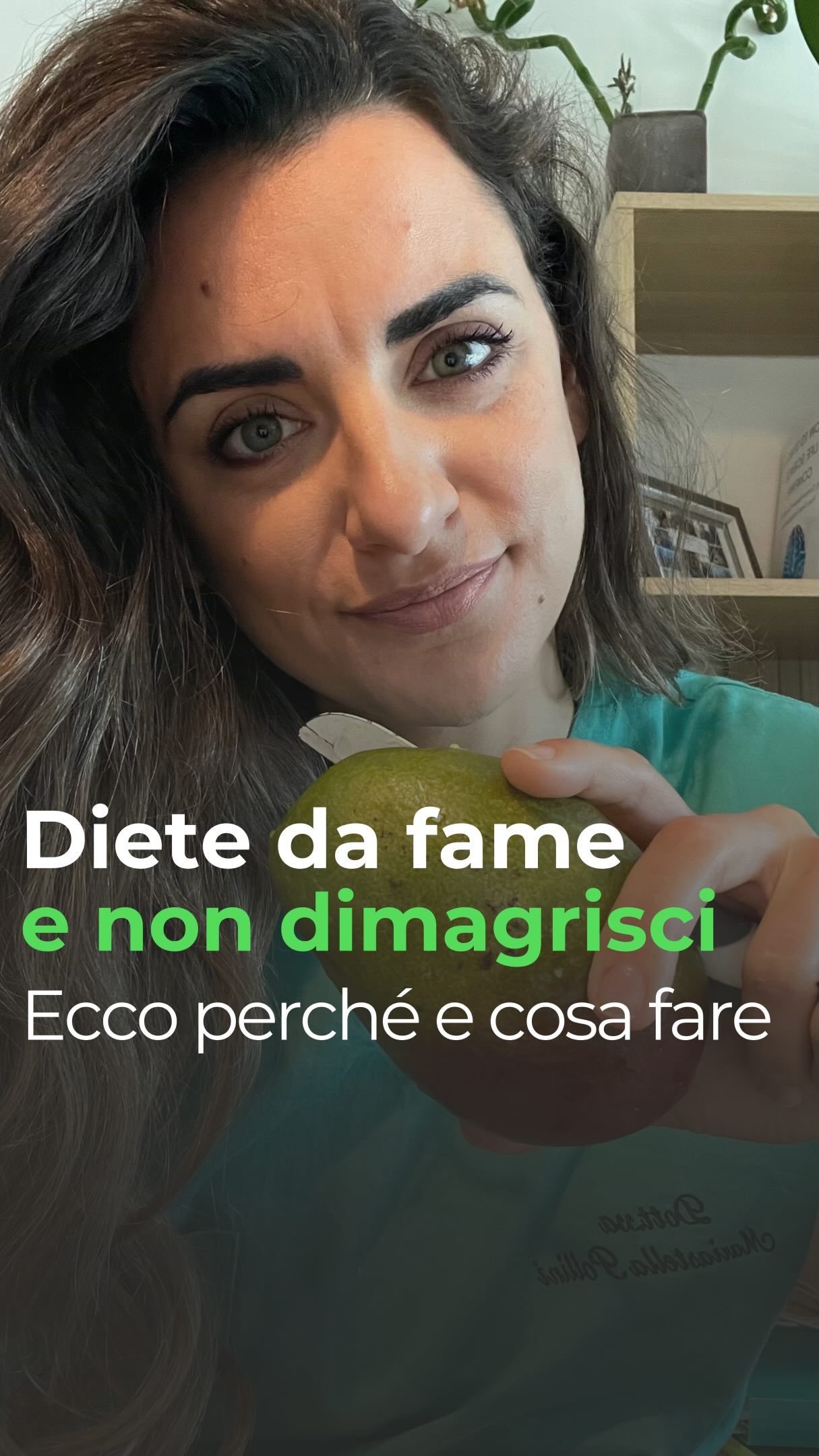 1️⃣ Fai i pasti principali completi: a colazione, pranzo e cena non devono mancare carboidrati, proteine, grassi e fibre✨
2️⃣I carboidrati sono la benzina del metabolismo.
Non mangiarli significa essere sempre in riserva e quindi bruciare poco 😰
Toglierli ti fa solo perdere tanta massa magra all’inizio. Poi ti blocchi.
Quindi se non li stai mangiando, re-inseriscili partendo da piccole porzioni per aumentare gradualmente: questo sarà il segnale fondamentale che il tuo corpo riceverà per tornare a bruciare al massimo delle proprie potenzialità 💥🔥
Quantità⬇️
Ragazzi 1200kcal al giorno è il fabbisogno calorico di un bambino di 7-9 anni‼️
Possono farti perdere peso all’inizio (patendo la fame) ma poi? Per mantenere quel peso perso che fai, stai tutta la vita mangiando come un pulcino? Impossibile da sostenere, dai.
👉🏻E quindi se torni a mangiare come prima della “dieta” ecco che recuperi il peso perso. E anche di più.
🎯Non devi fare diete da fame o togliere i carboidrati.
Se vuoi dimagrire una volta per tutte devi fare una dieta lievemente ipocalorica che sia già completa di tutto, anche di dolci o pizza.
♾️Così poi mantenere quello stile alimentare, una volta raggiunto l’obiettivo, ti verrà automaticamente naturale.
E quindi, manterrai i risultati 🥰
