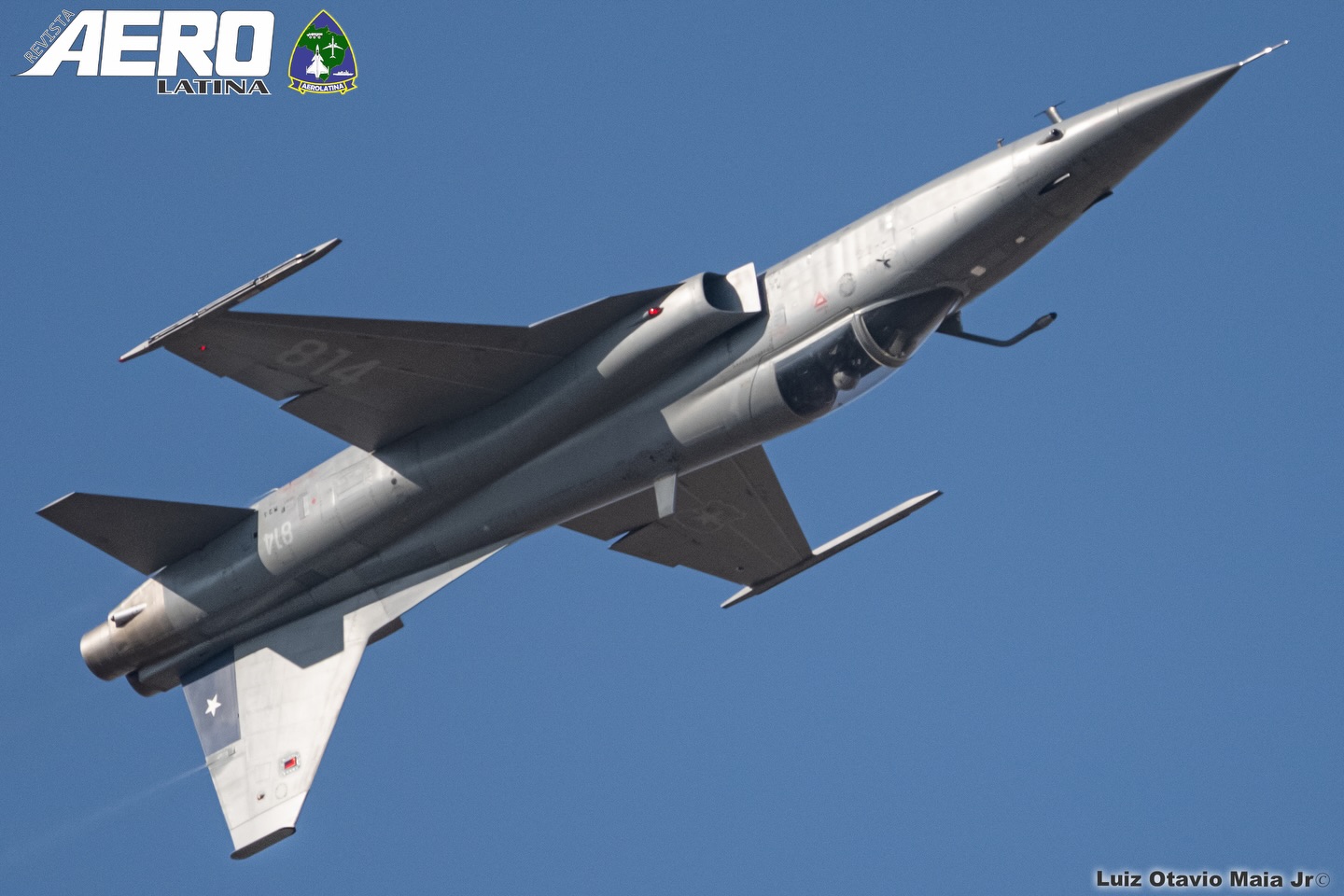 Passagem do caça F-5E Tiger III da @fach_chile_oficial em voo invertido durante a FIDAE 2026.
#Fidae #Fidae2026 #F5E #Chile #Fach