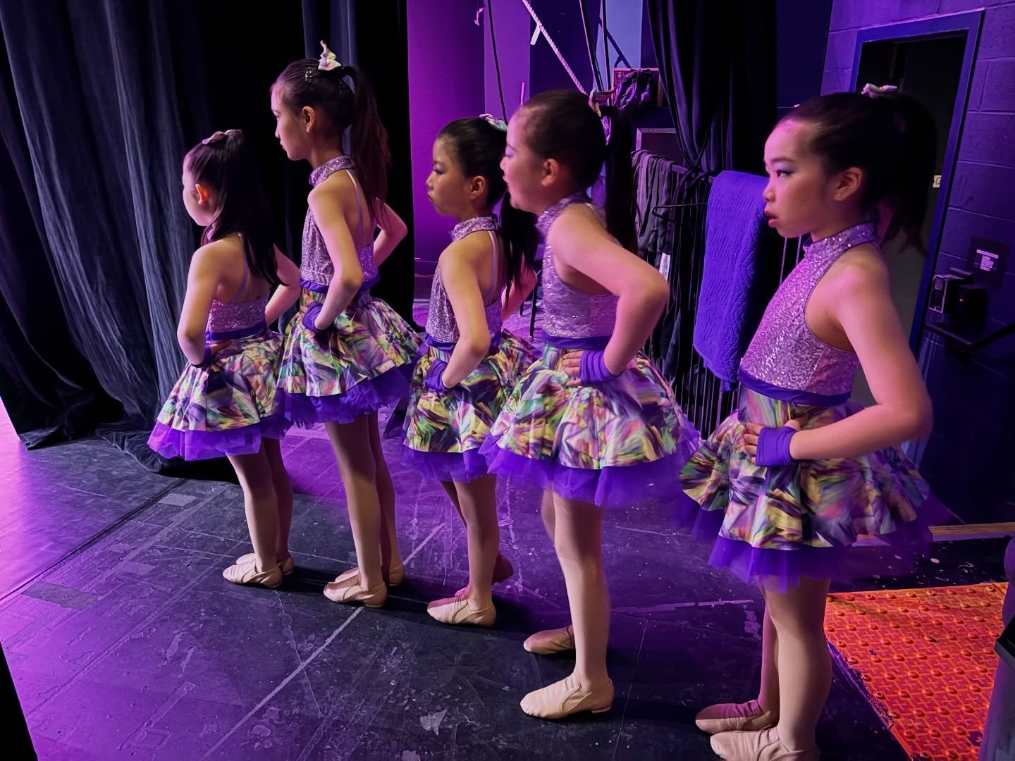 Waiting in the wings, hearts racing 💜
Nerves aren’t just for beginners—even professionals feel them. The difference is learning to manage them and turn that energy into magic. ✨#ballet #balletstudents #balletschool #balletstudio #dancecompetition