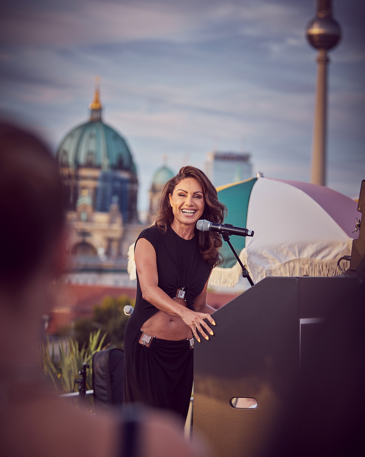 Dreaming of Summer Nights✨
Throwback zum Sommer 2024 und einer wunderbaren Sommernacht, in der wir drei Jahre FRAUEN100 gefeiert haben. Wir freuen uns schon jetzt auf unser fünfjähriges Jubiläum im Juli!
#frauen100 #femaleempowerment