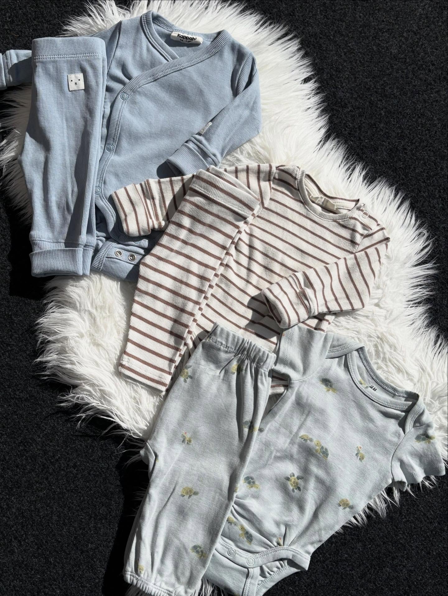 Bebiskläder storlek 56 💛
Ljusblått set, Kappahl - 119kr
Randigt set, Kappahl - 119kr
Set, H&M - 79kr