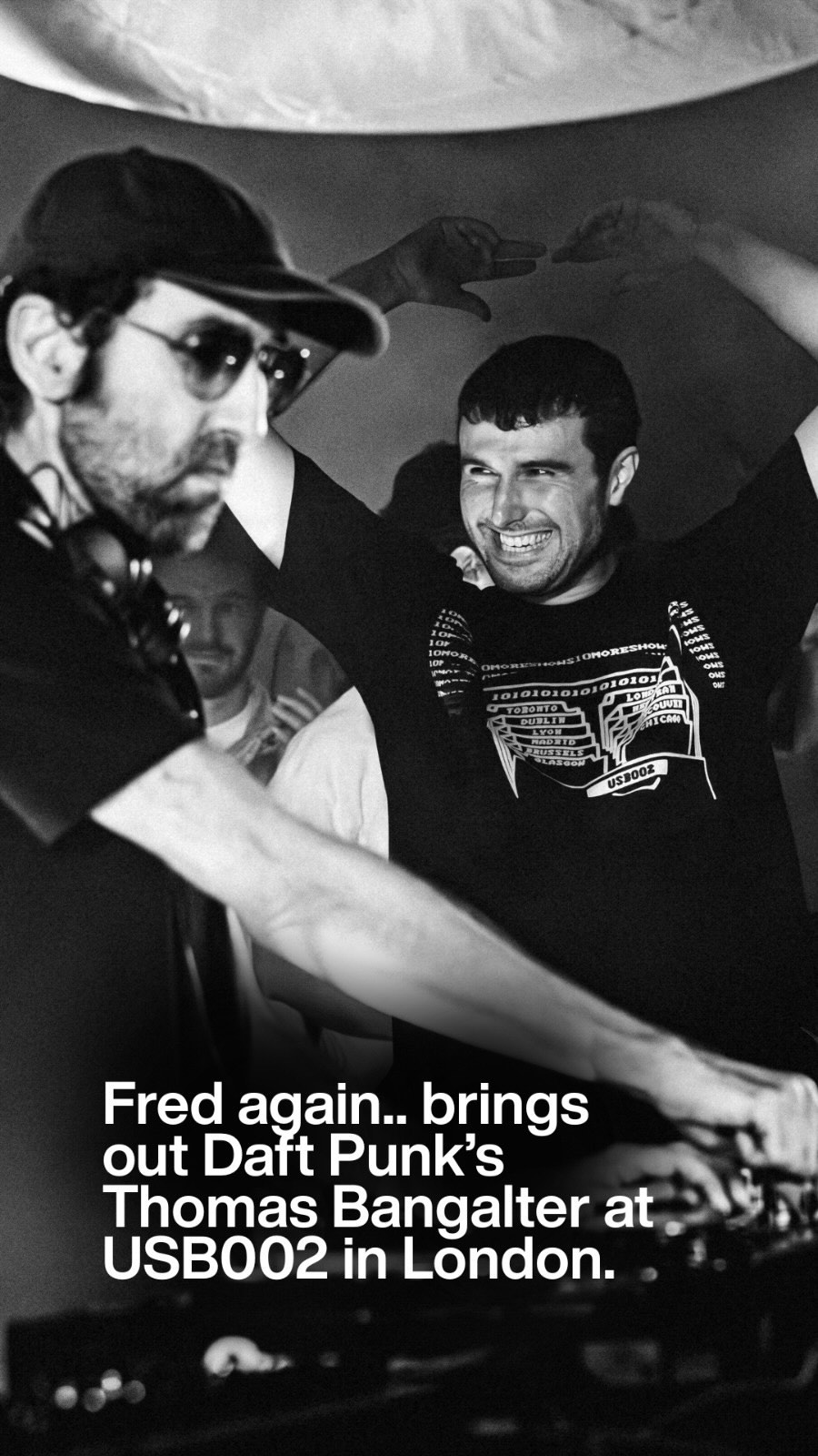Historic moment when Fred Again (@fredagainagainagainagainagain) brought Thomas Bangalter (@thomasbangalter) for the finale of USB002 in London.
👀 👀 👀
#fredgain #daftpunk #thomasbangalter Historic moment when Fred Again (@fredagainagainagainagainagain) brought Thomas Bangalter (@thomasbangalter) for the finale of USB002 in London.
👀 👀 👀
#fredgain #daftpunk #thomasbangalter