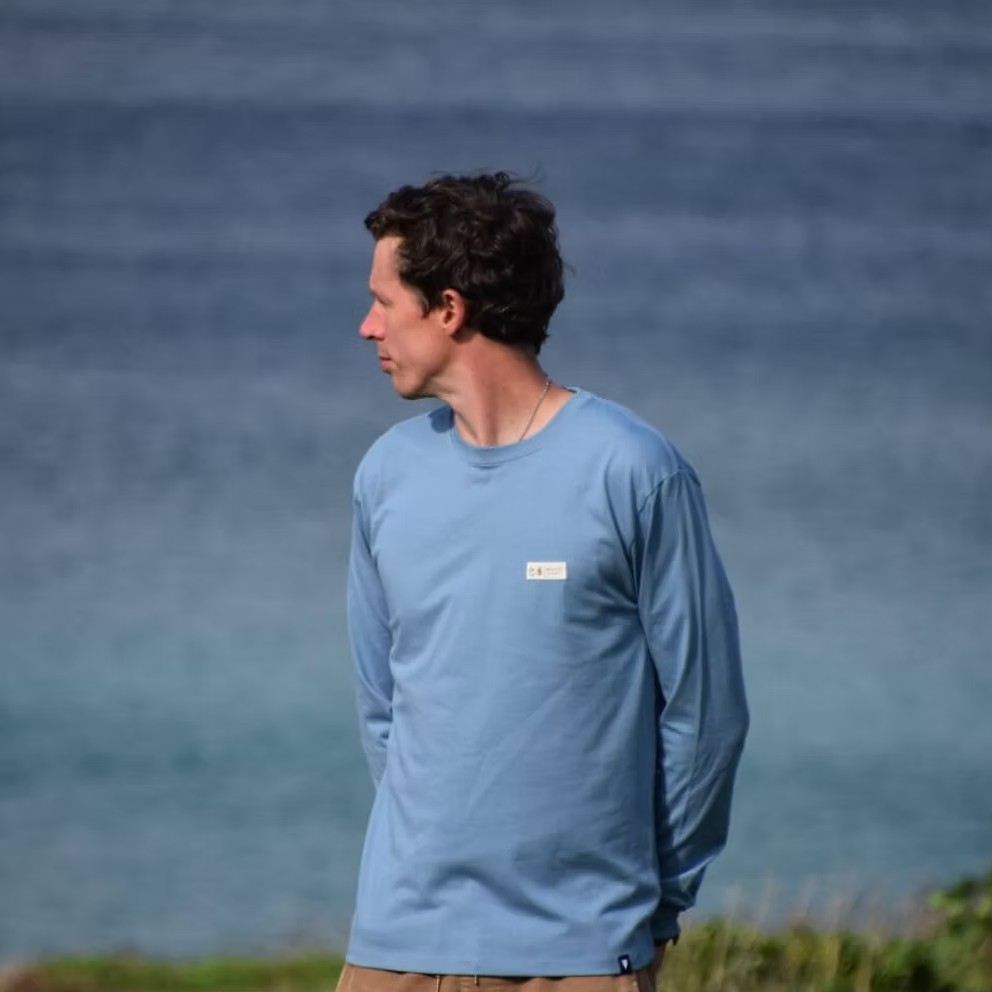 The Skye Blue Long Sleeve T-Shirt has been fully restocked on our website. Perfect for Spring time layering 🌞