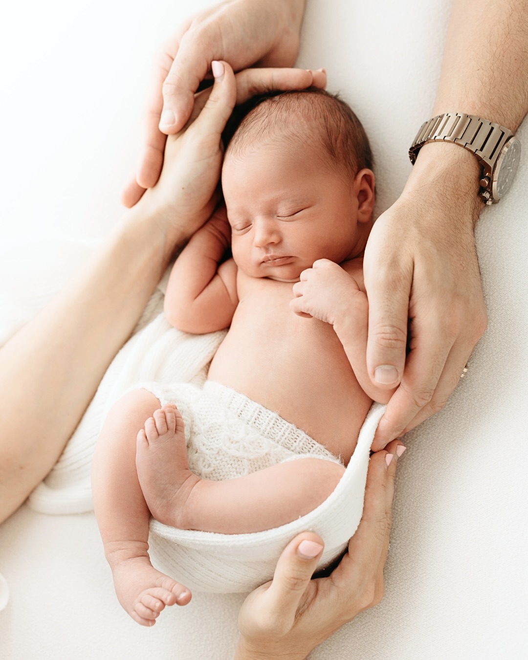Just 6 days new this tiny girl, what a sleepy snoozer she was I ADORED those cheeks 🥹 Welcome to the world, Francesca 🤍
-
#brisbanefamilyphotographer
#brisbanenewbornphotographer
#brisbanematernityphotographer
#newbornphotography
#newbornphotographerbrisbane