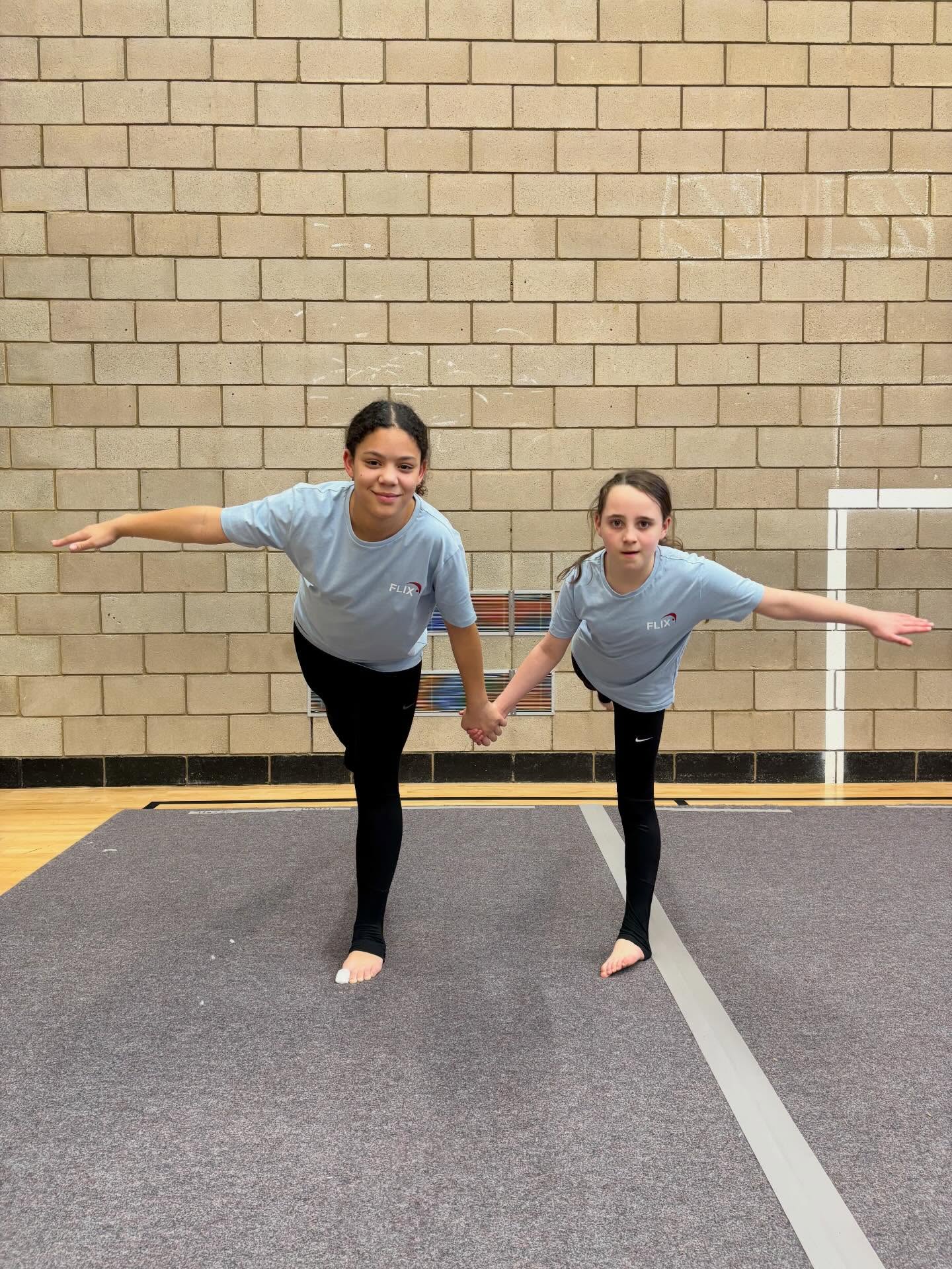 ✨Team work makes the dream work✨
We have been working hard in our pairs practicing different individual balances! Everyone’s done so well!🤸♀️
If you’d like to sign up to one of our sessions, then head over to our bio & fill in the form today! We’d love to have you as part of our team!!⭐️
#flixgymnastics #balance #teamworkmakesthedreamwork #flixfamily #bedfordgymnastics