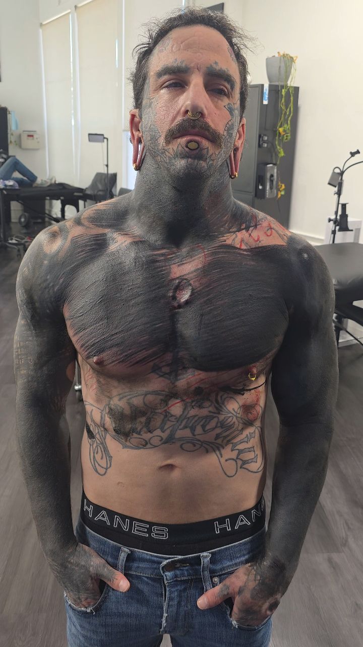 When in doubt black it out
@when.in.doubt.black.it.out
On @fancyalienboy
Neck healed, chest fresh (not finished yet), one arm healed with some touch ups, other arm not mine.
Done at @futureink.co
Blackout Tattoos Oakland California bay area
.
.
.
.
.
#blackouttattoos #blackouttattoo #bayareatattoo #californiatattoo #whenindoubtblackitout