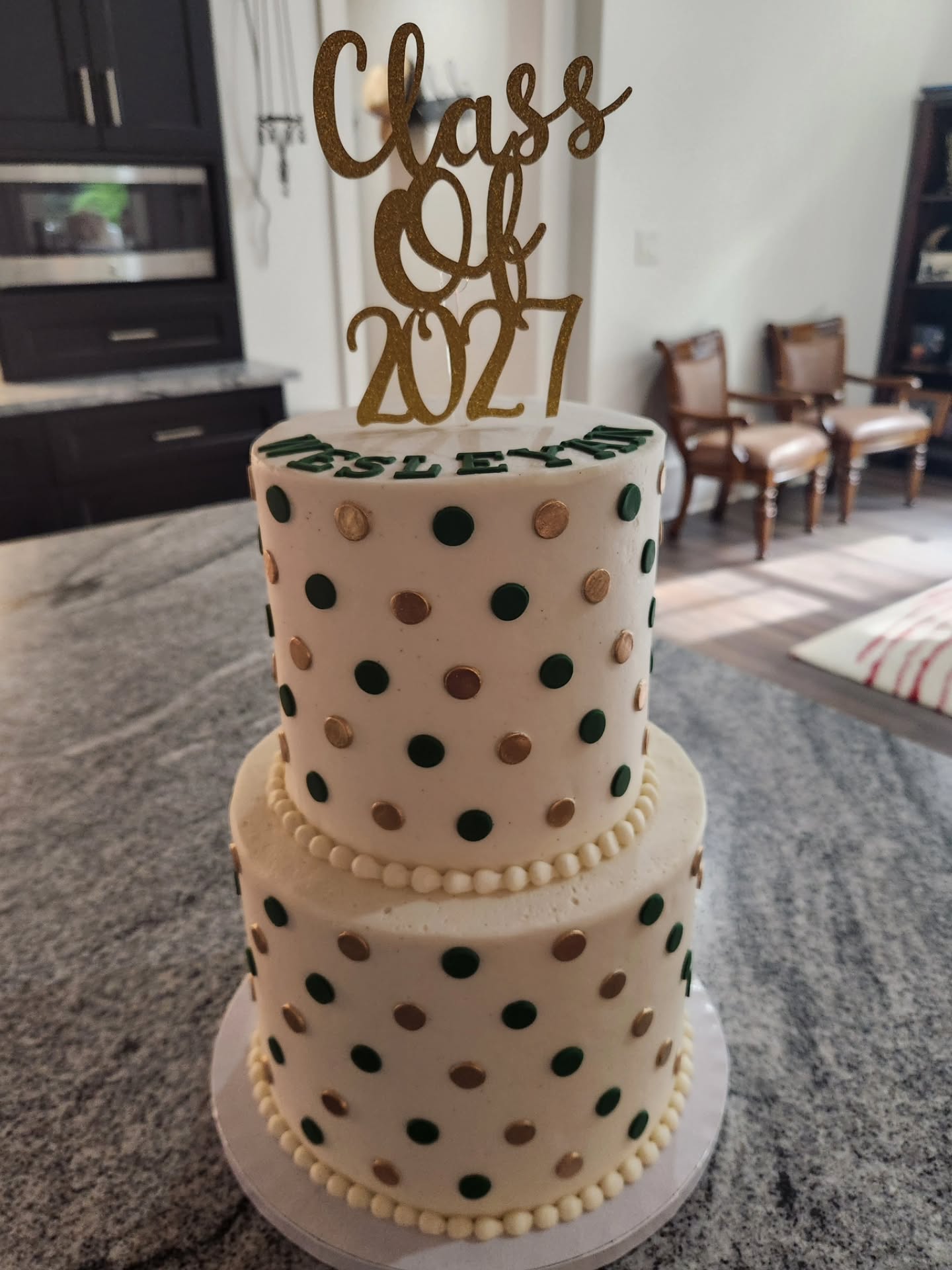 Wesleyan Class of 2027, this one’s for you! 💚
Let the dancing (and dessert) begin ✨
Now booking spring events, proms, and graduations!🎓
#PromCake #ClassOf2027 #CustomCakes #AtlantaBaker #CottageBakery CelebrationCake Prom2026 CakeDesign ElegantCakes KarmaConfections @karmaconfectionsatl