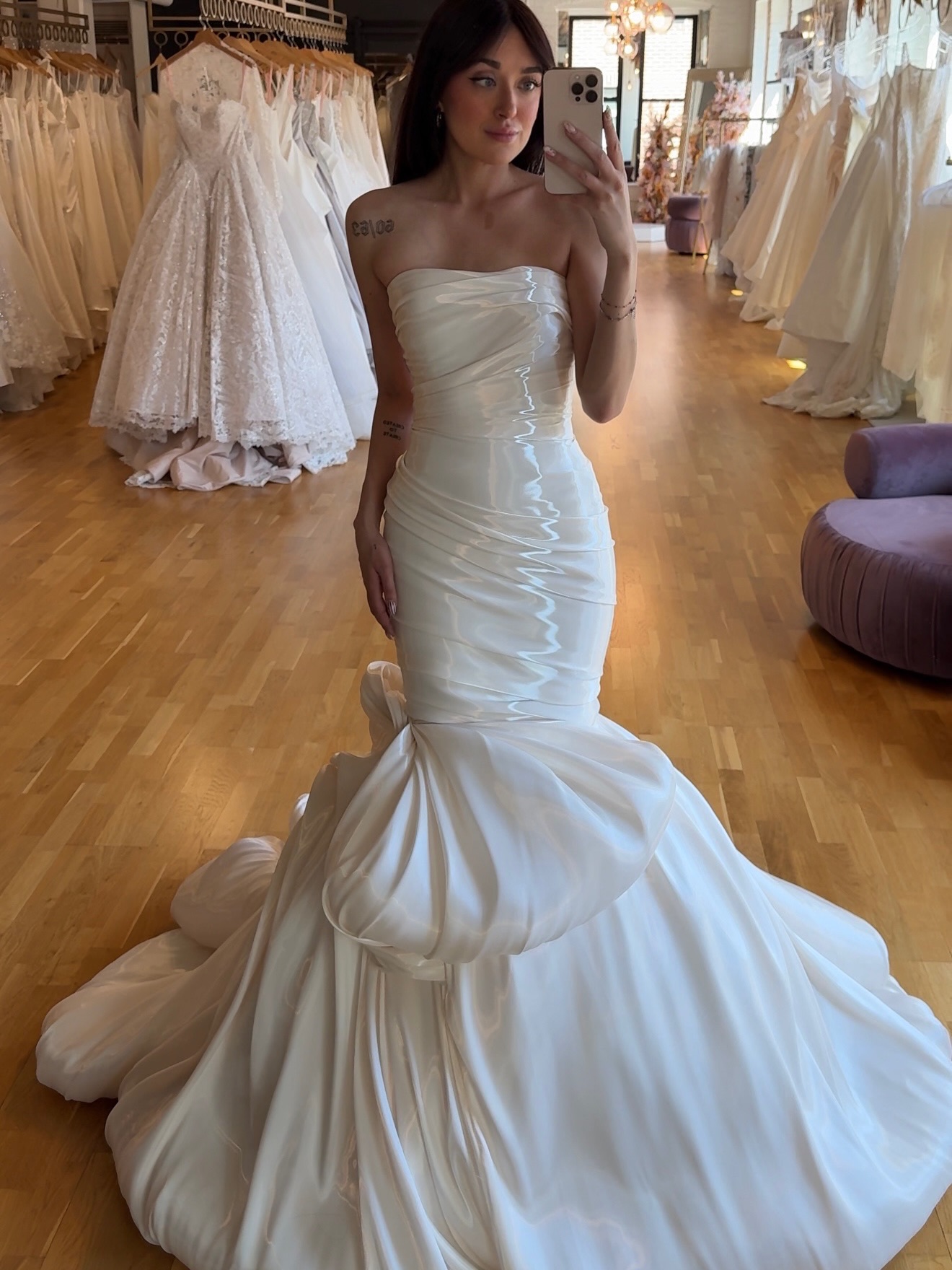 Becki tries on @inesdisanto 🤍 That is all.
#inesdisanto #oldmarketomaha #omahabride