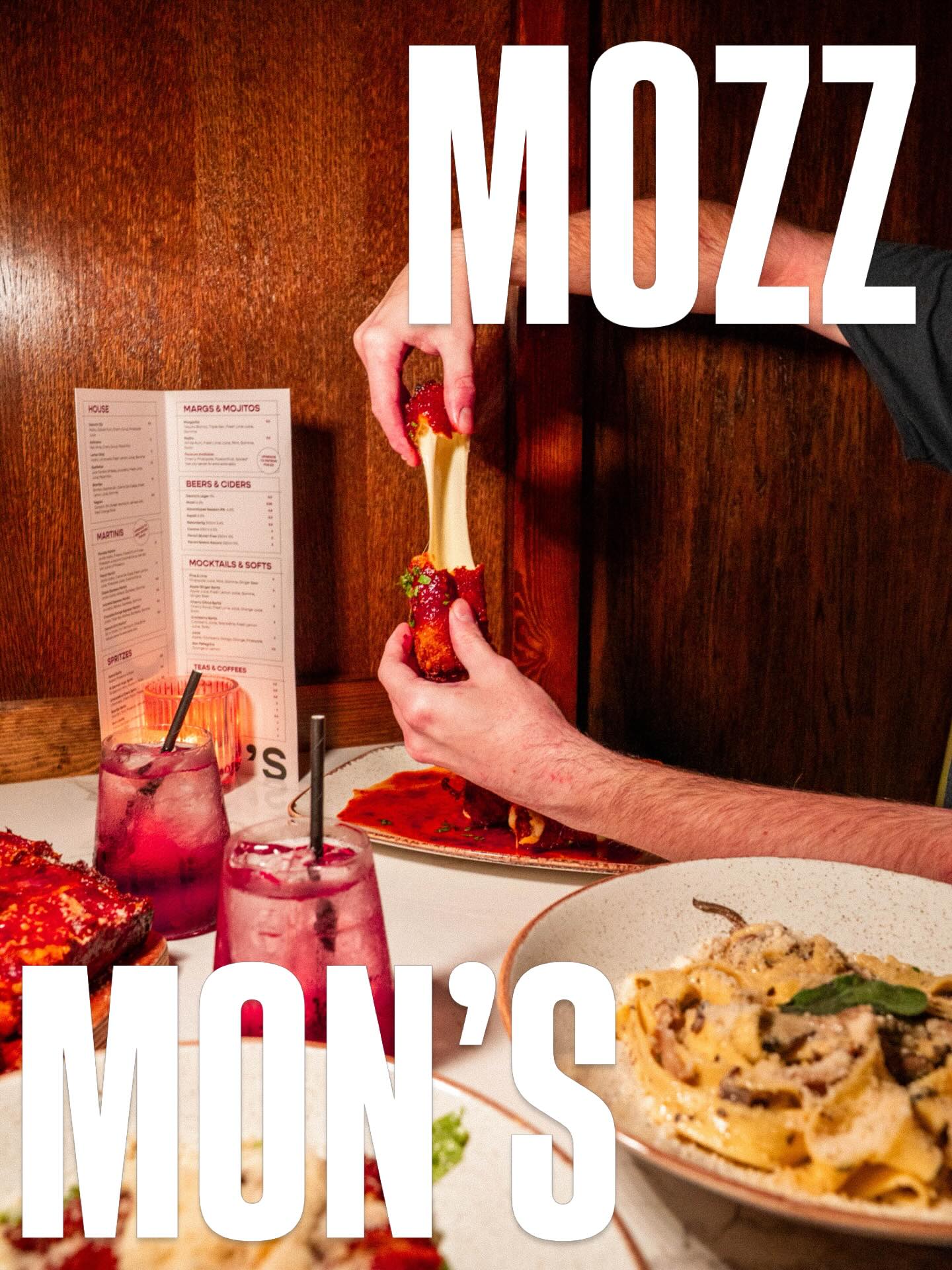 Mondays call for Mozz sticks (and every other day ofc)
#deanos #mozzarellasticks #cheesepull #manchesterfood #cheesy