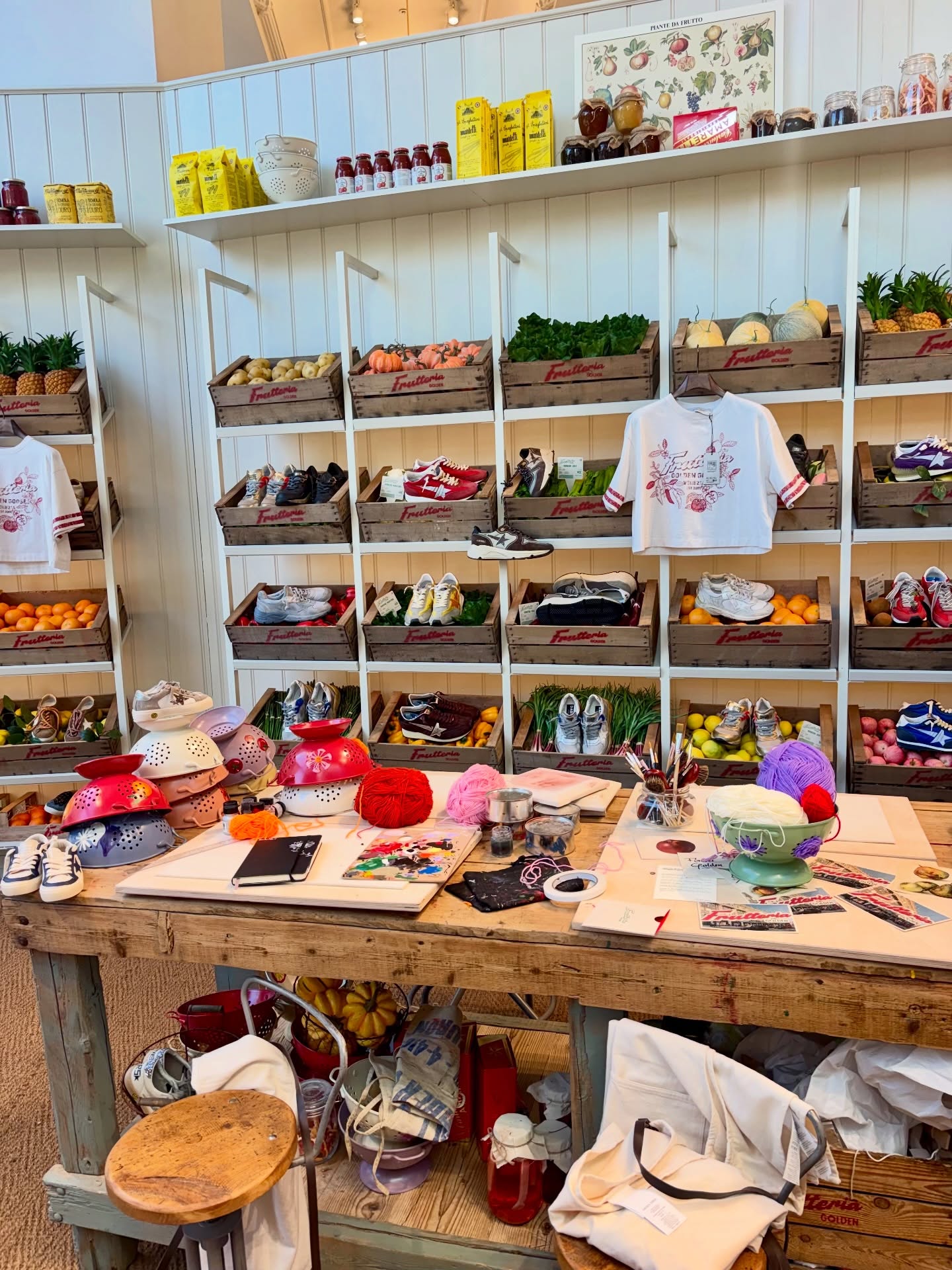 The Merchant and the Teller: La Frutteria Golden in the Corner Shop of Selfridges @goldengoose 🍅 There’s definitely something cooking between Food and Retail activations.