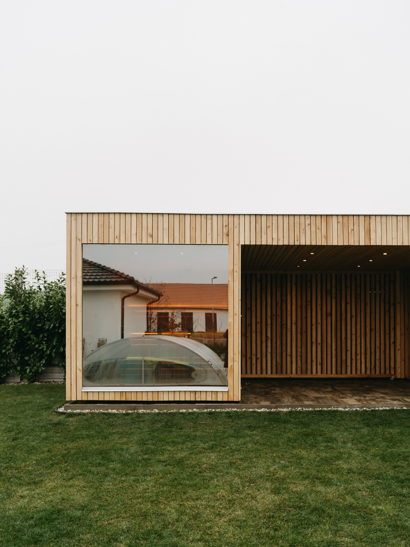 Sauna s terasou 🌿
Není to luxus. Je to návrat k sobě.
Místo, kde se zpomalí čas a zůstane jen teplo, klid a dřevo 🔥
Navrženo pro každodenní rituály, které mají smysl.
ROSIMI🌿
#sauna #wellness #design #interier #architektura terasa drevo minimalismus domov relax saunovani