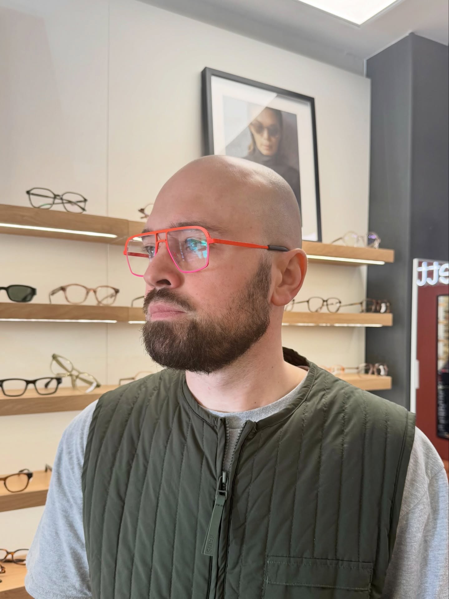 Ils arrivent. Et ils changent tout.
On vous présente THEO Eyewear — la marque belge la plus iconoclaste de l’optique mondiale. Des lunettes nées à Anvers, conçues pour les gens qui refusent dêtre ordinaires.
Chez Les Belles Mirettes, on ne sélectionne pas des lunettes. On choisit des personnalités.
THEO Eyewear, c’est notre coup de cœur absolu, et il est désormais exclusif sur notre secteur.
Glissez pour découvrir la collection.
#THEOeyewear #THEOlovesyou #LesBelles Mirettes #Wambrechies #opticiensindependants