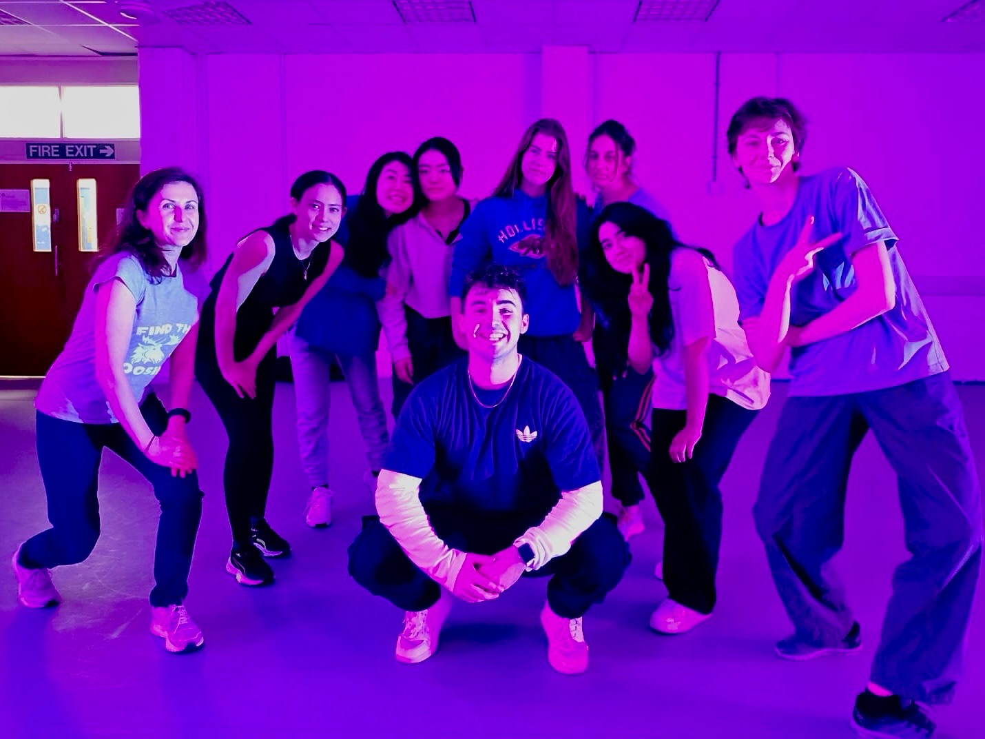 ✨ Huge shoutout and thank you to everyone who has joined our adult courses. Starting something new and learning a new skill isn’t always easy, but you’ve all been incredible. We hope you’ve enjoyed it as much as we have 🎉
Our adult courses are back, and we can’t wait to see more of you. Our beginners start 4 weeks from April 28th, and improvers begin 4 weeks from April 29th.
We’re loving these courses and love seeing new faces every time! 😊
Book your spot now — link in bio. Spaces are limited.
#kingstonuponthames #beginnersstreetdance #adultdanceclasses #adultdancecourses #havingfun #buildingconfidence